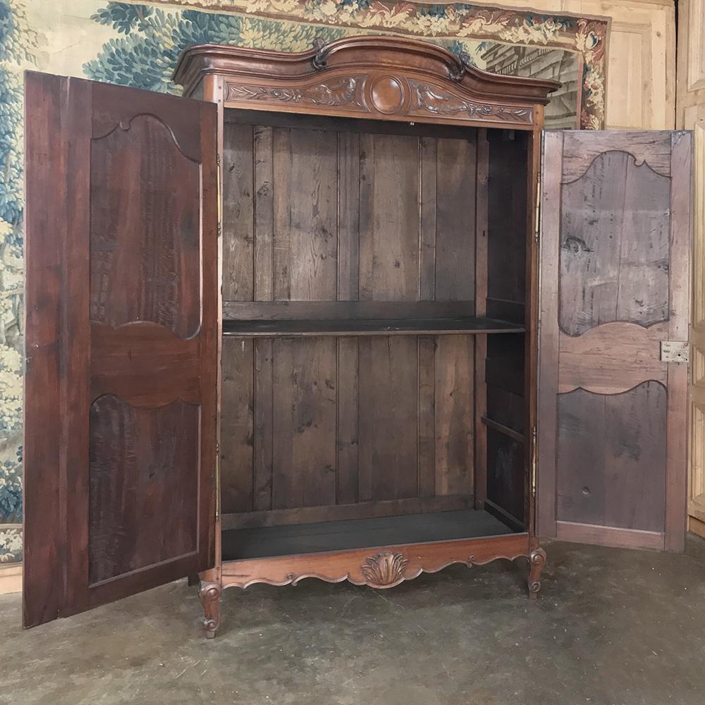 Stunning 19th Century Country French Solid Walnut Armoire In Good Condition In Dallas, TX