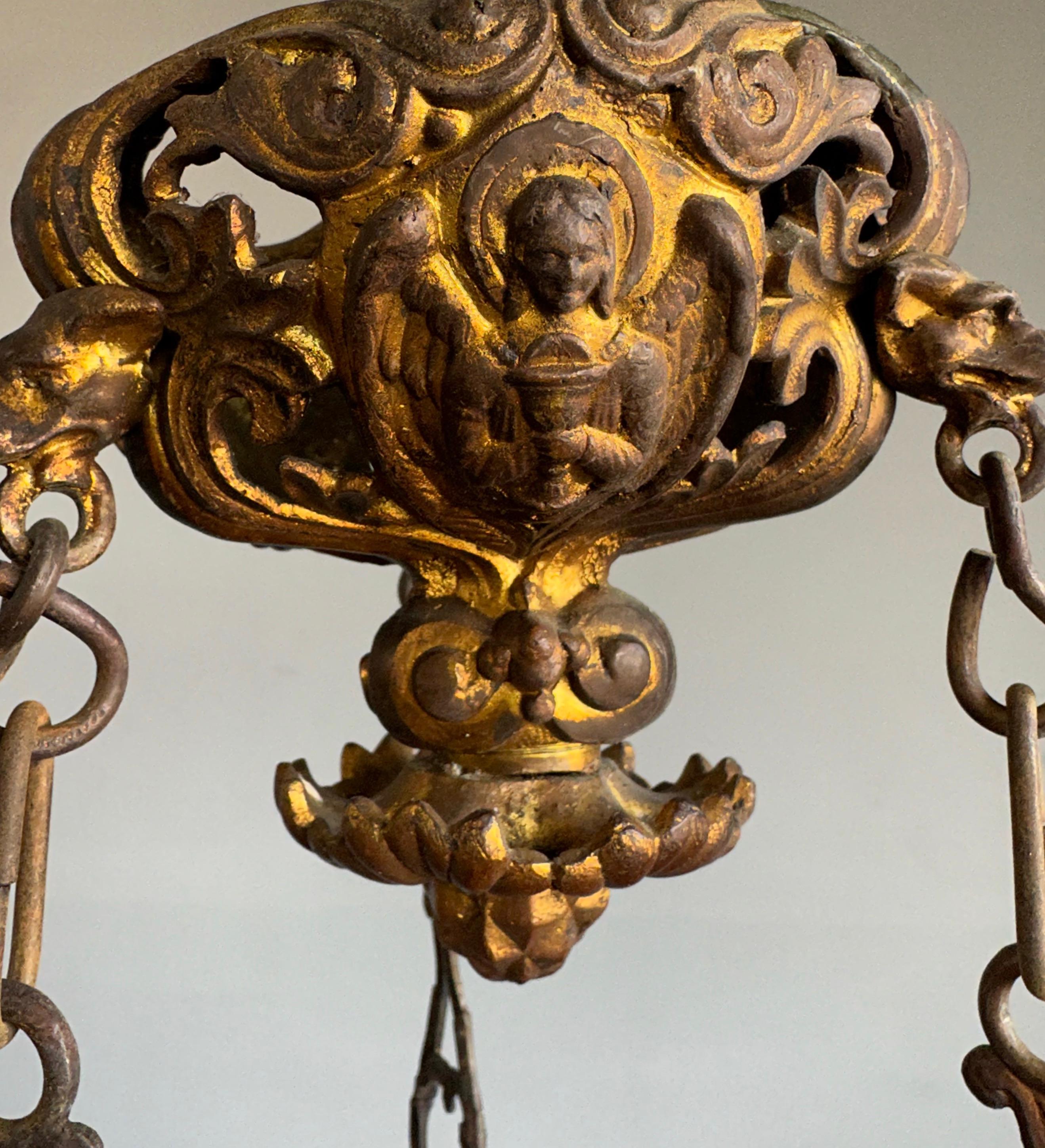 Grand et étonnant lustre suspendu ancien en bronze fin de style néo-gothique à 12 feux en vente 4