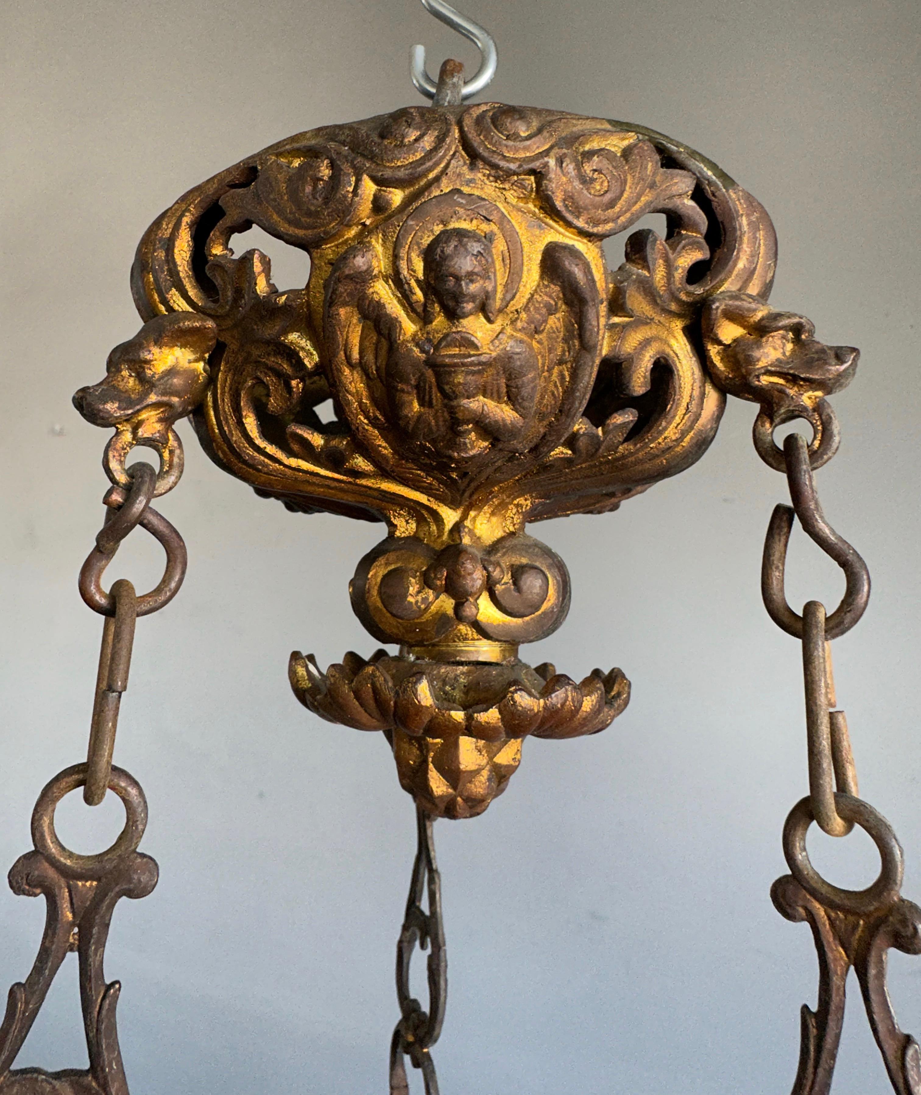 Antike und atemberaubende 12-Licht-Kronleuchter-Hängelampe aus feiner Bronze im gotischen Stil (Neugotik) im Angebot