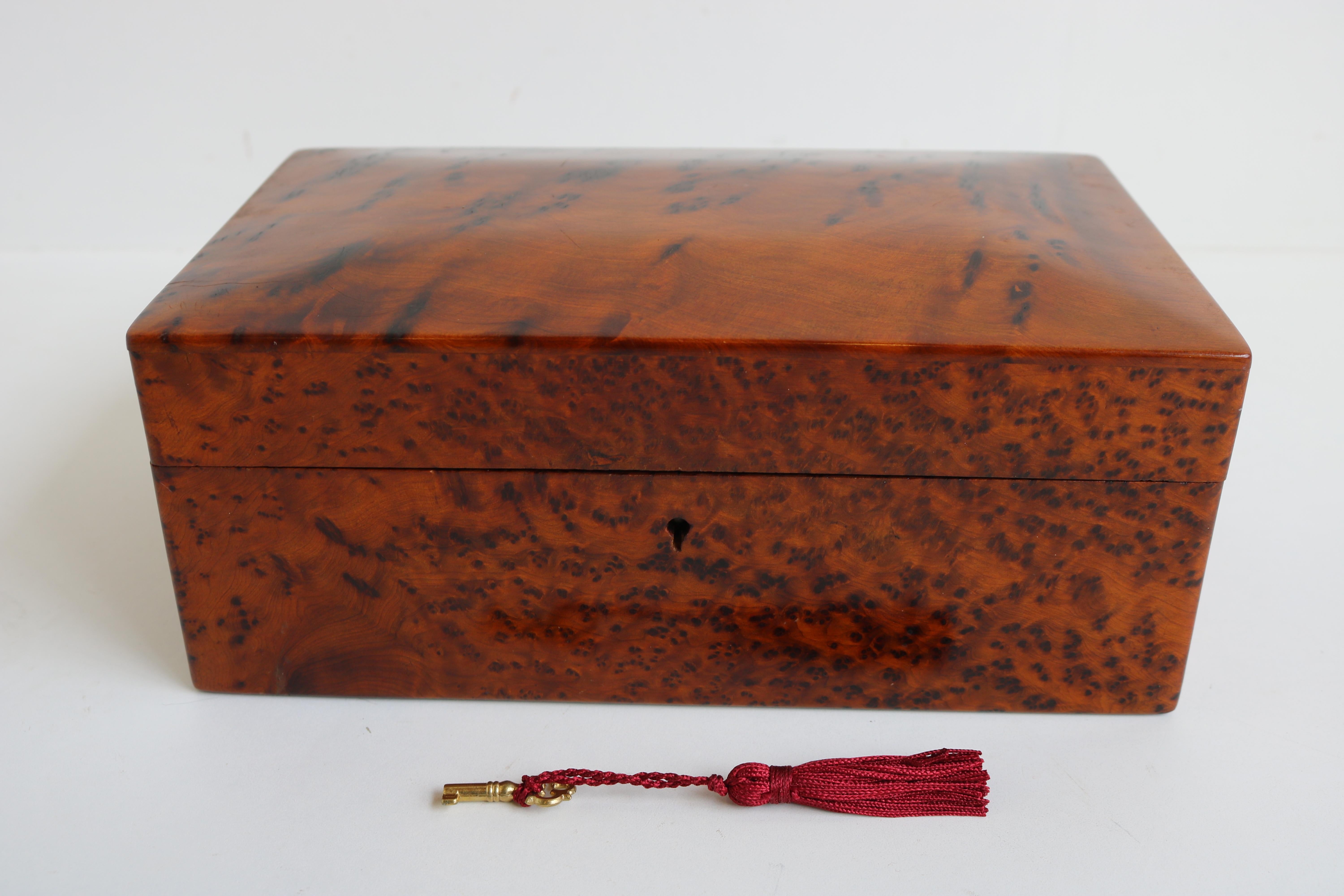 Stunning 19th Century French Antique Napoleon III Jewelry Box in Burl Wood Chest For Sale 7