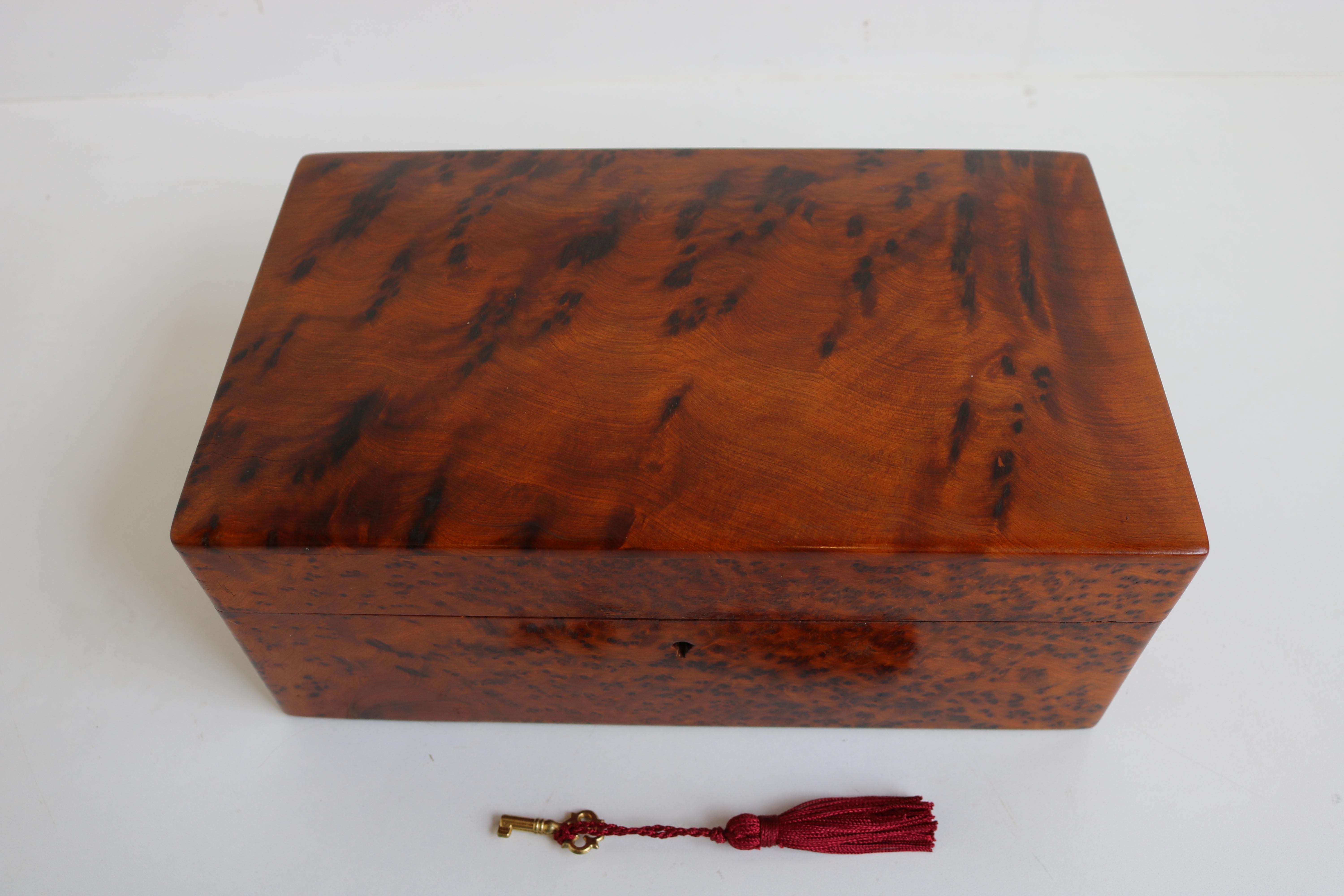 Stunning 19th Century French Antique Napoleon III Jewelry Box in Burl Wood Chest For Sale 8