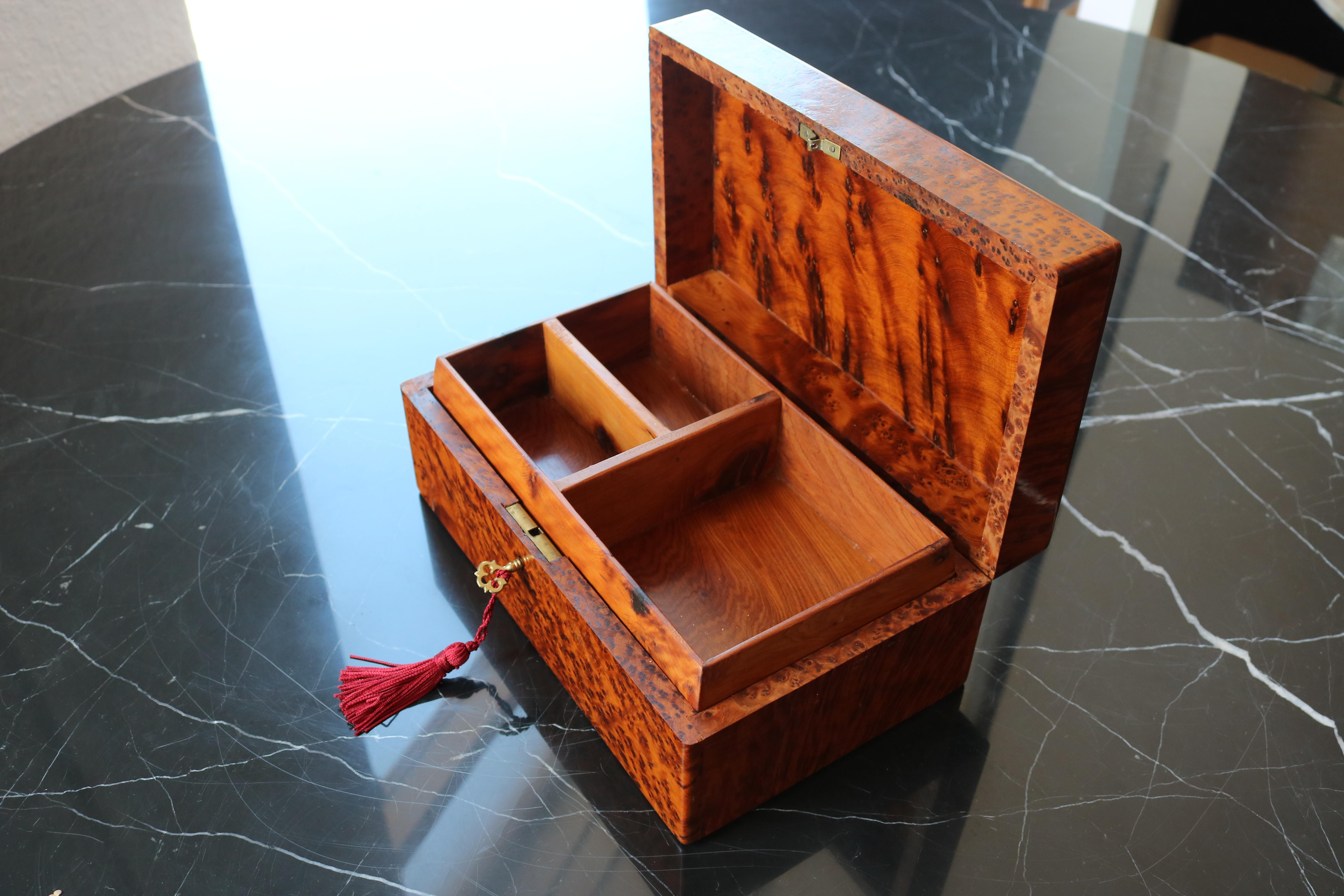 Superbe boîte à bijoux française d'antiquités Napoléon III du 19ème siècle en bois de ronce en vente 6