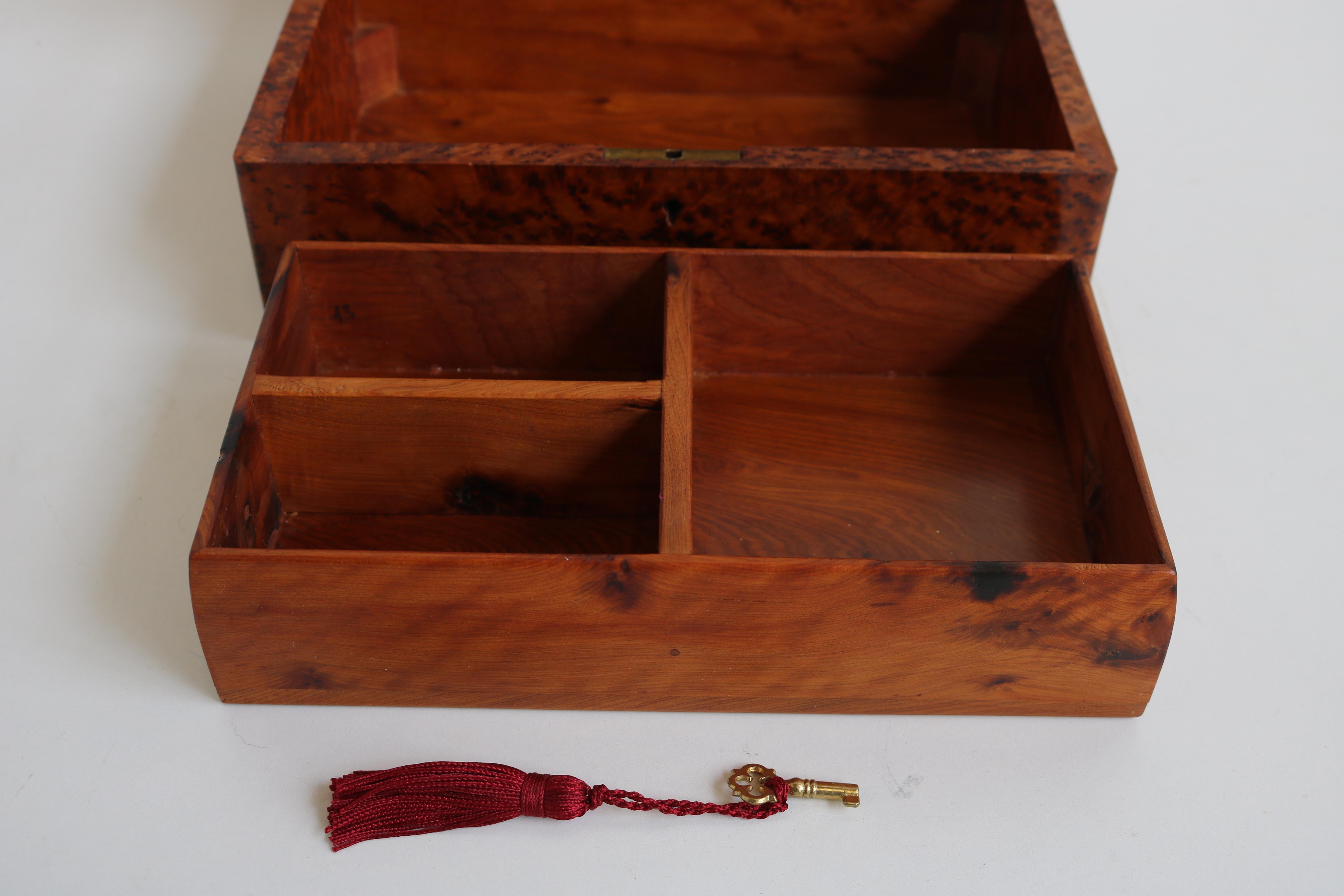Stunning 19th Century French Antique Napoleon III Jewelry Box in Burl Wood Chest For Sale 1