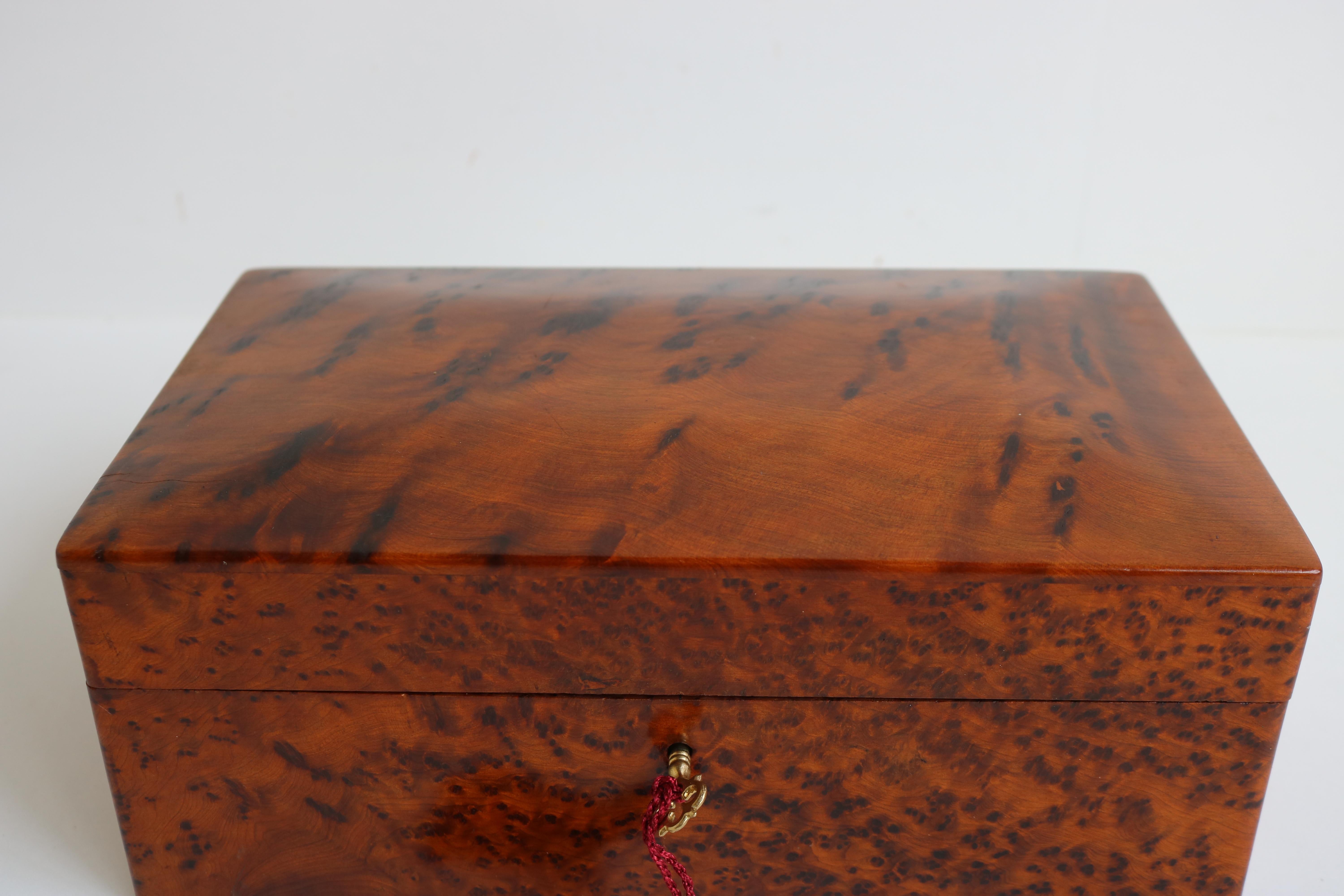 Stunning 19th Century French Antique Napoleon III Jewelry Box in Burl Wood Chest For Sale 3