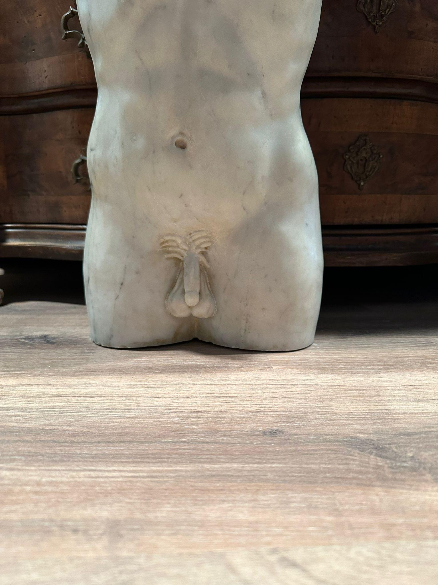 Stupendo torso italiano del XIX secolo in marmo di Carrara H. H.: Totale: 145 cm in vendita 4