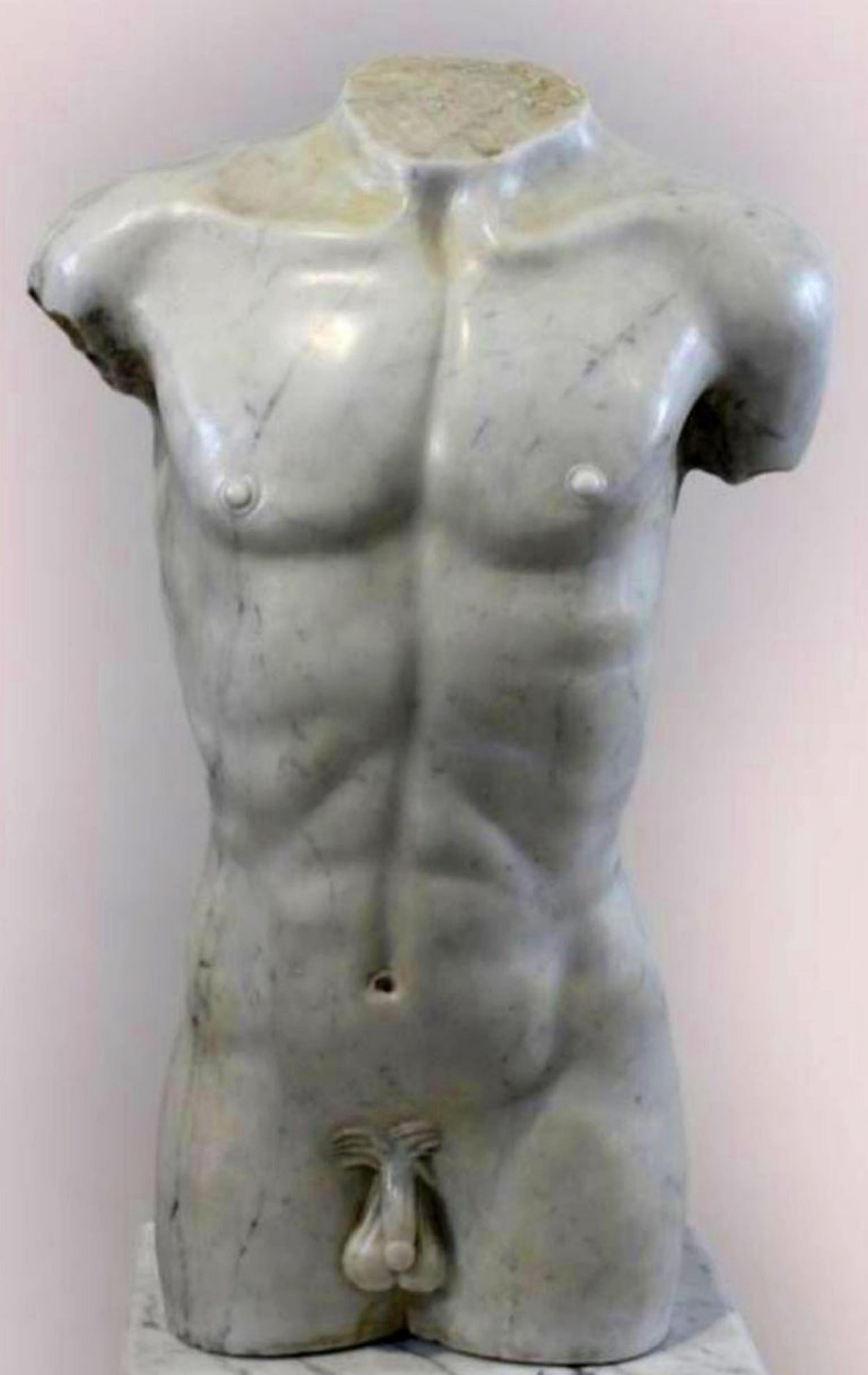 Stunning 19th Century Italian Torso in Carrara Marble H: Total: 145cm Italiano en venta