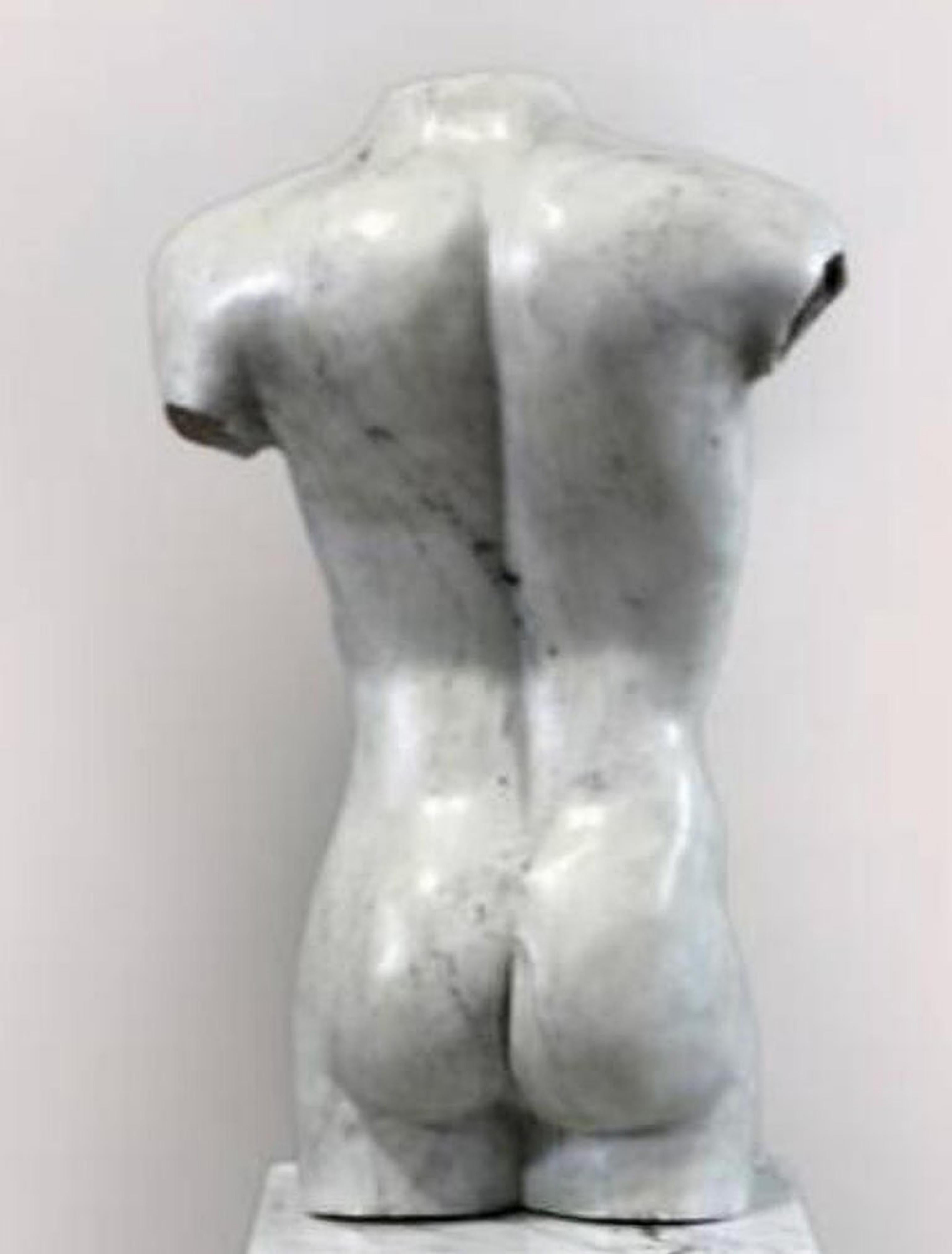 Stunning 19th Century Italian Torso in Carrara Marble H: Total: 145cm Hecho a mano en venta
