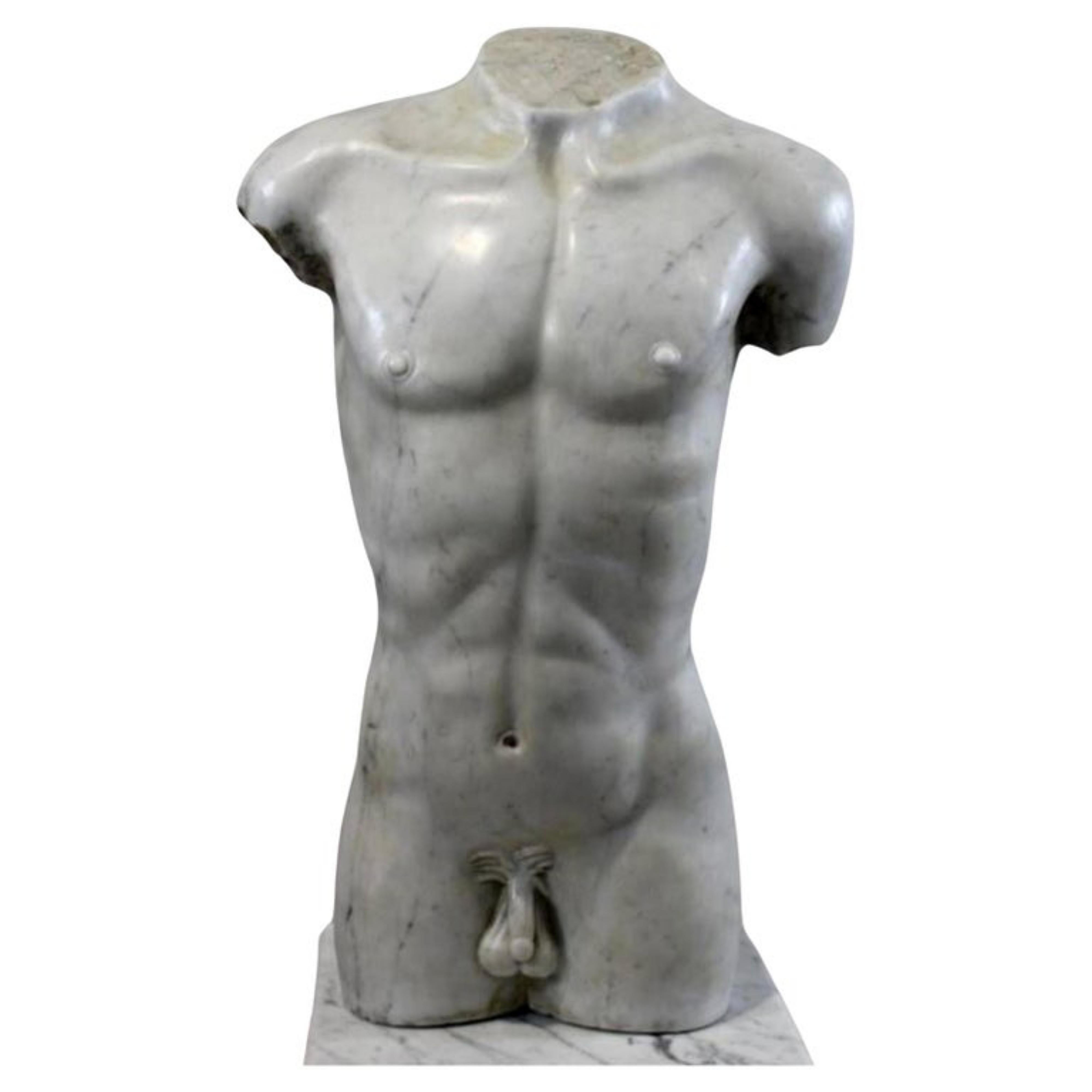 Stunning 19th Century Italian Torso in Carrara Marble H: Total: 145cm en Bueno estado para la venta en Madrid, ES