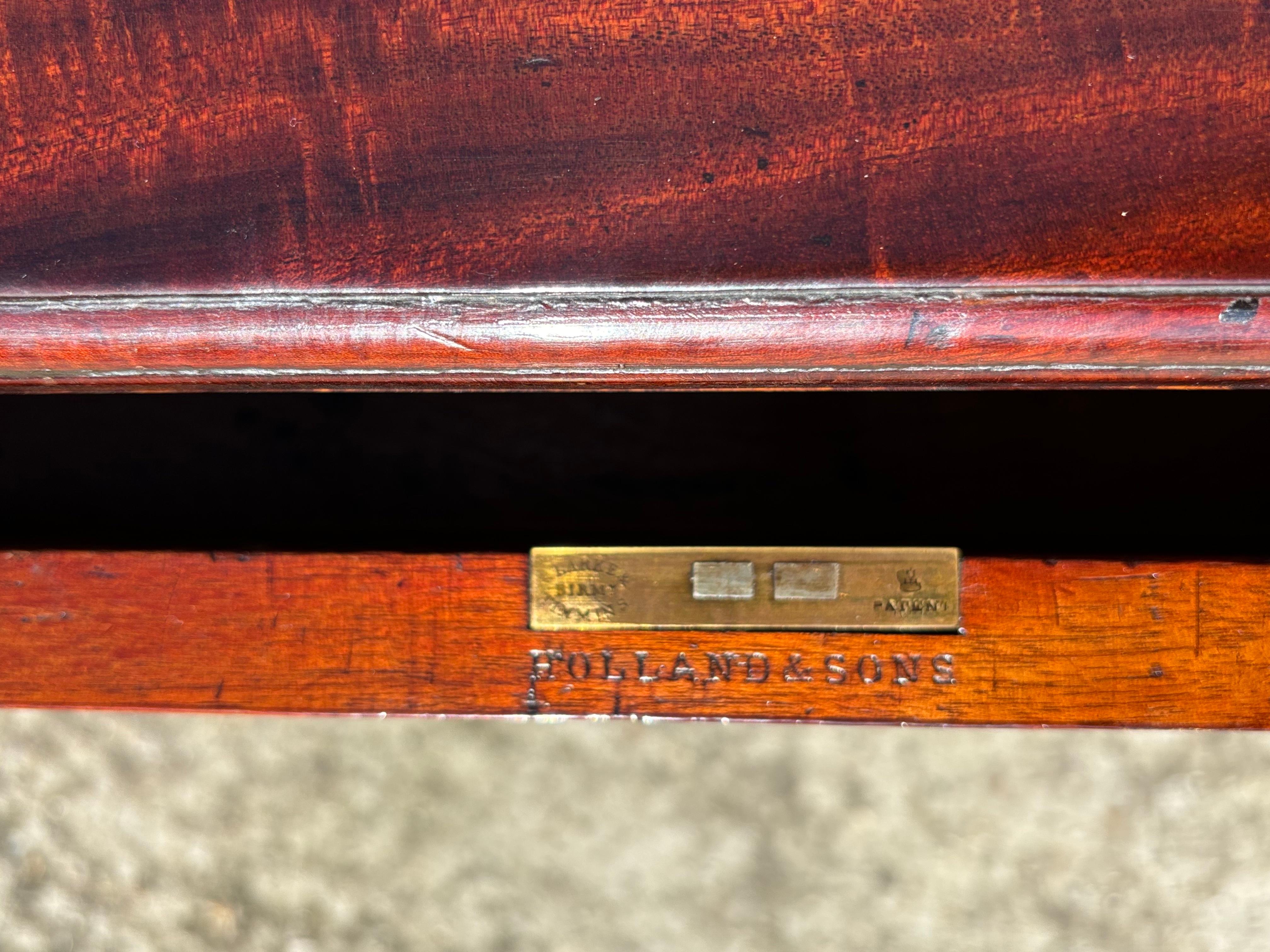 Mogano Stupefacente scrivania in mogano del XIX secolo timbrata da Holland & Sons in vendita