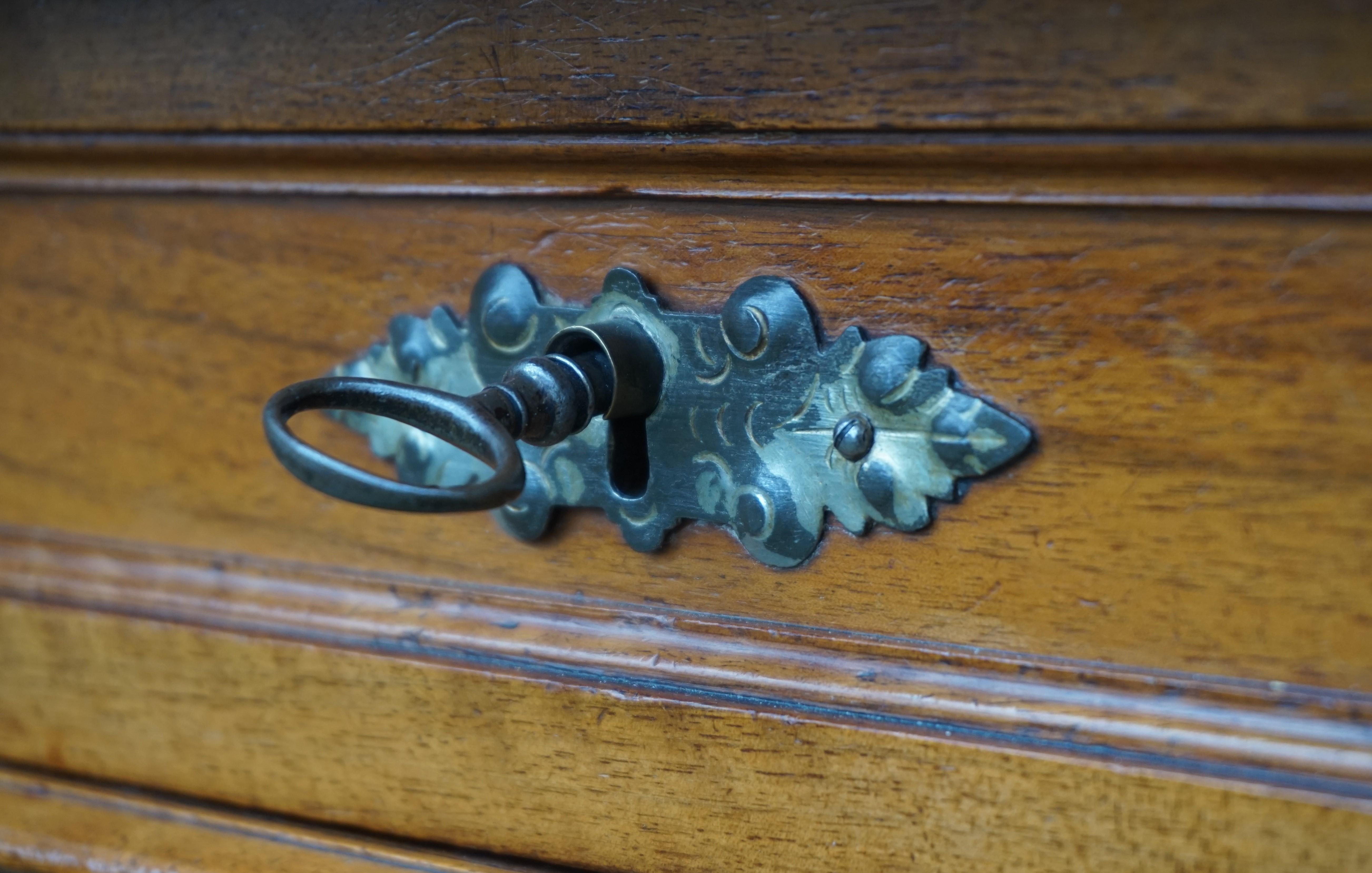 Stunning Nutwood Side Table or Little Ladies Desk with Drawers and Lock 8