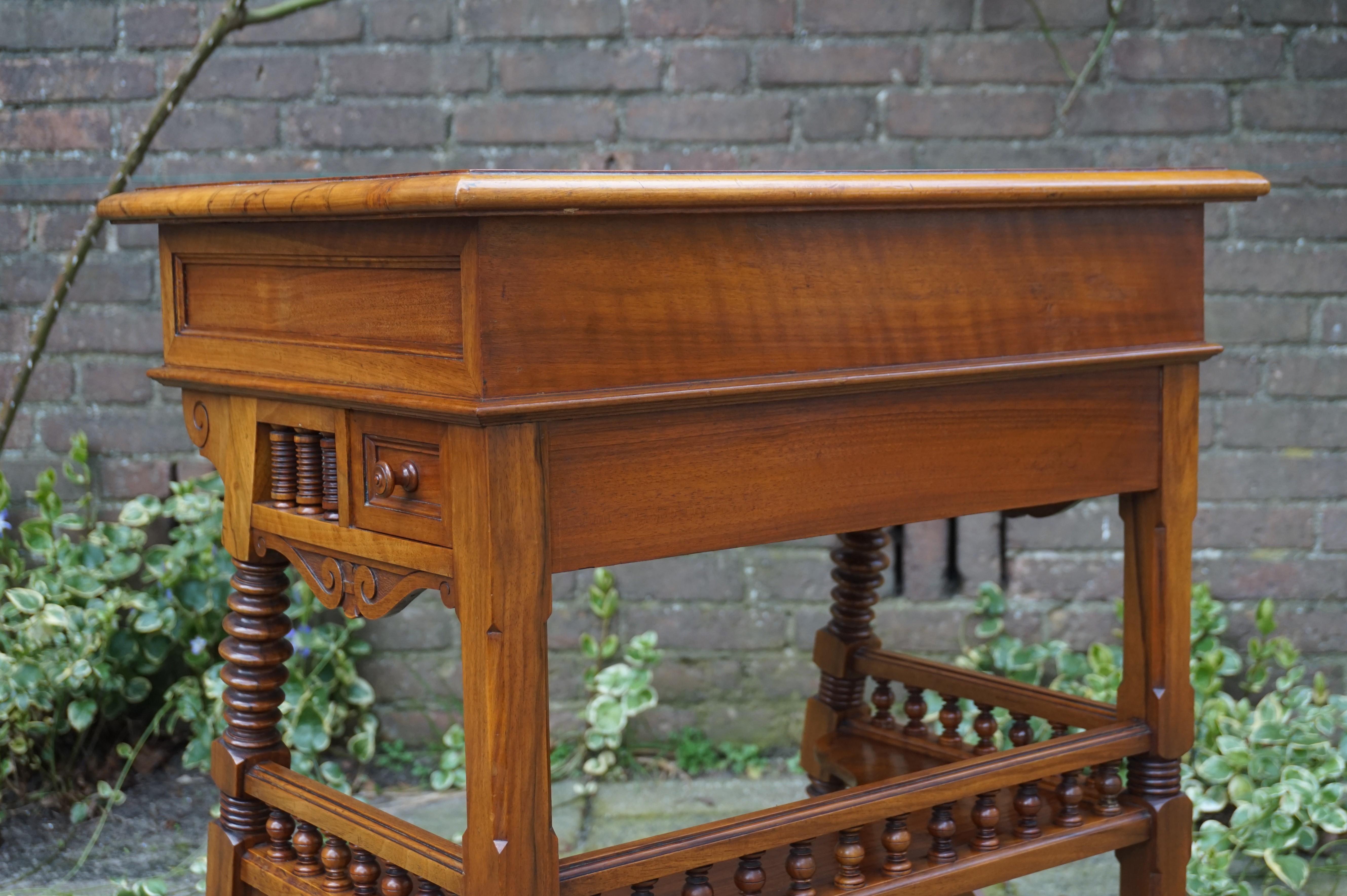 19th Century Stunning Nutwood Side Table or Little Ladies Desk with Drawers and Lock