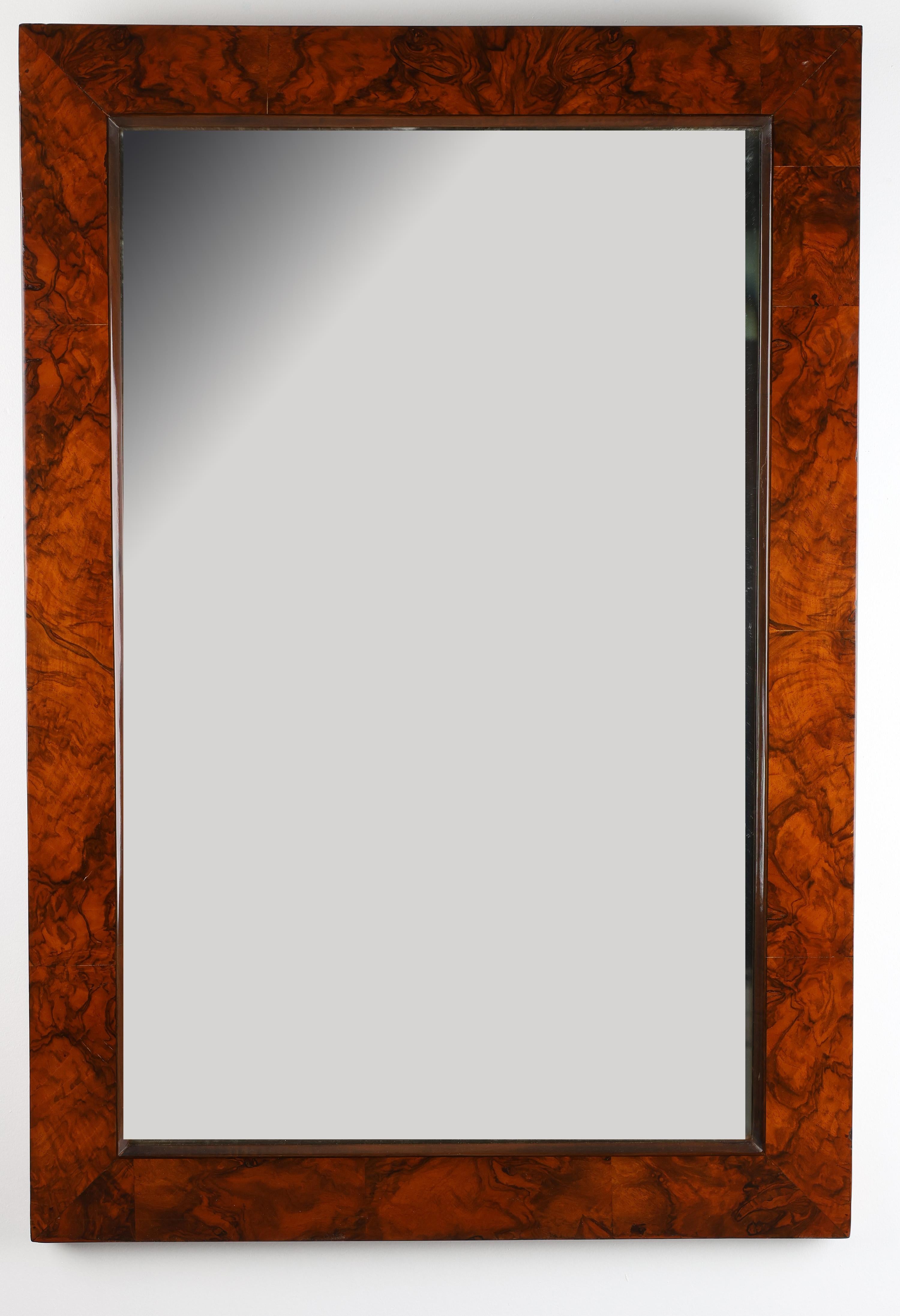 Impresionante espejo de pared del siglo XIX - Biedermeier, Viena, hacia 1830 Pulido en venta