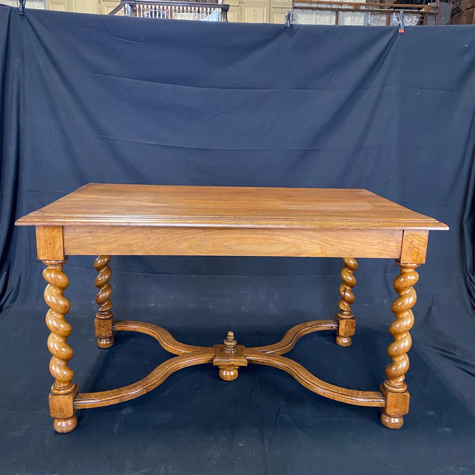 Stunning 19th Century Walnut French Barley Twist Center or Dining Table For Sale 4
