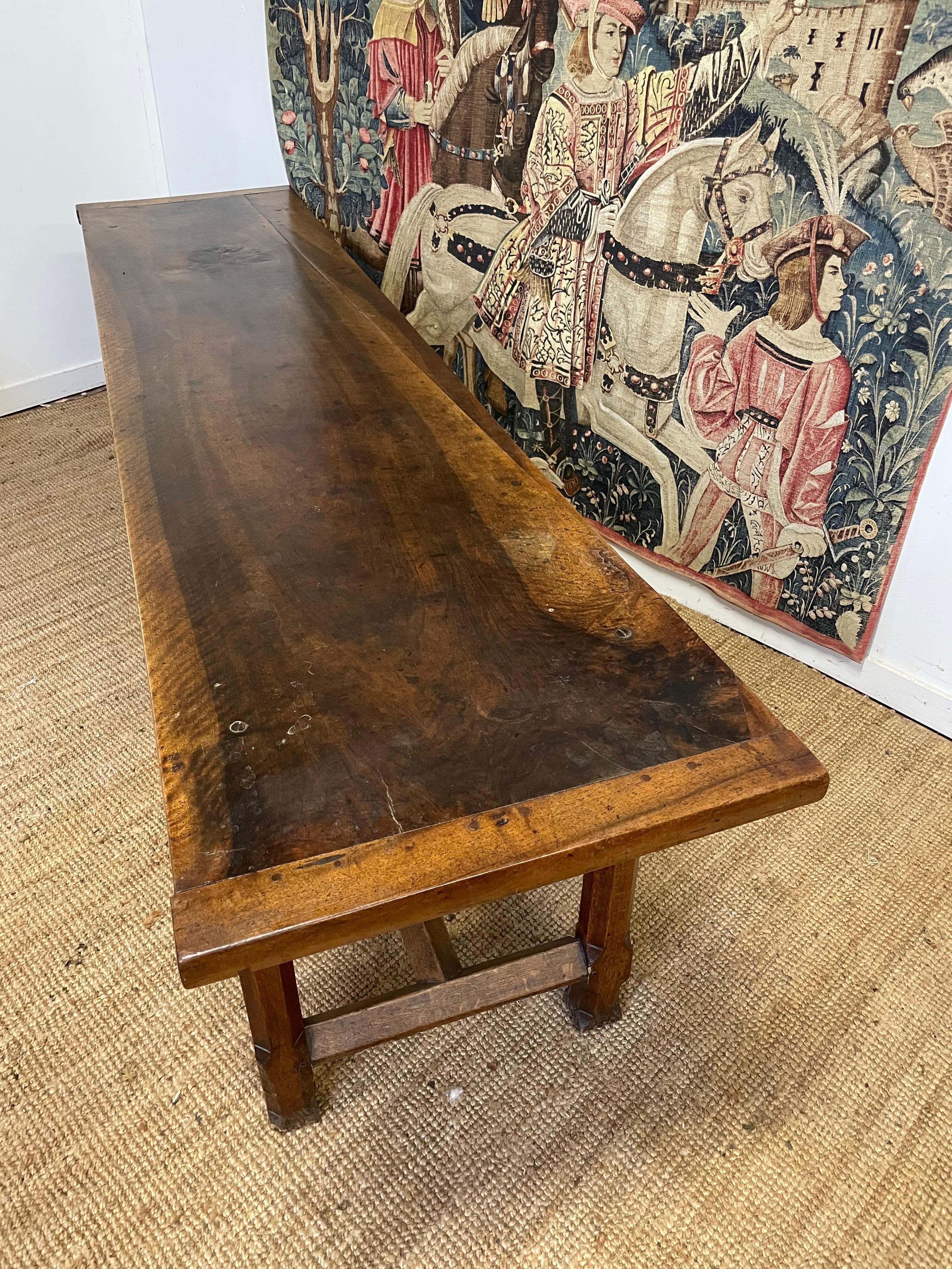 Superbe table de service / console en noyer du 19ème siècle 10ft en vente 12