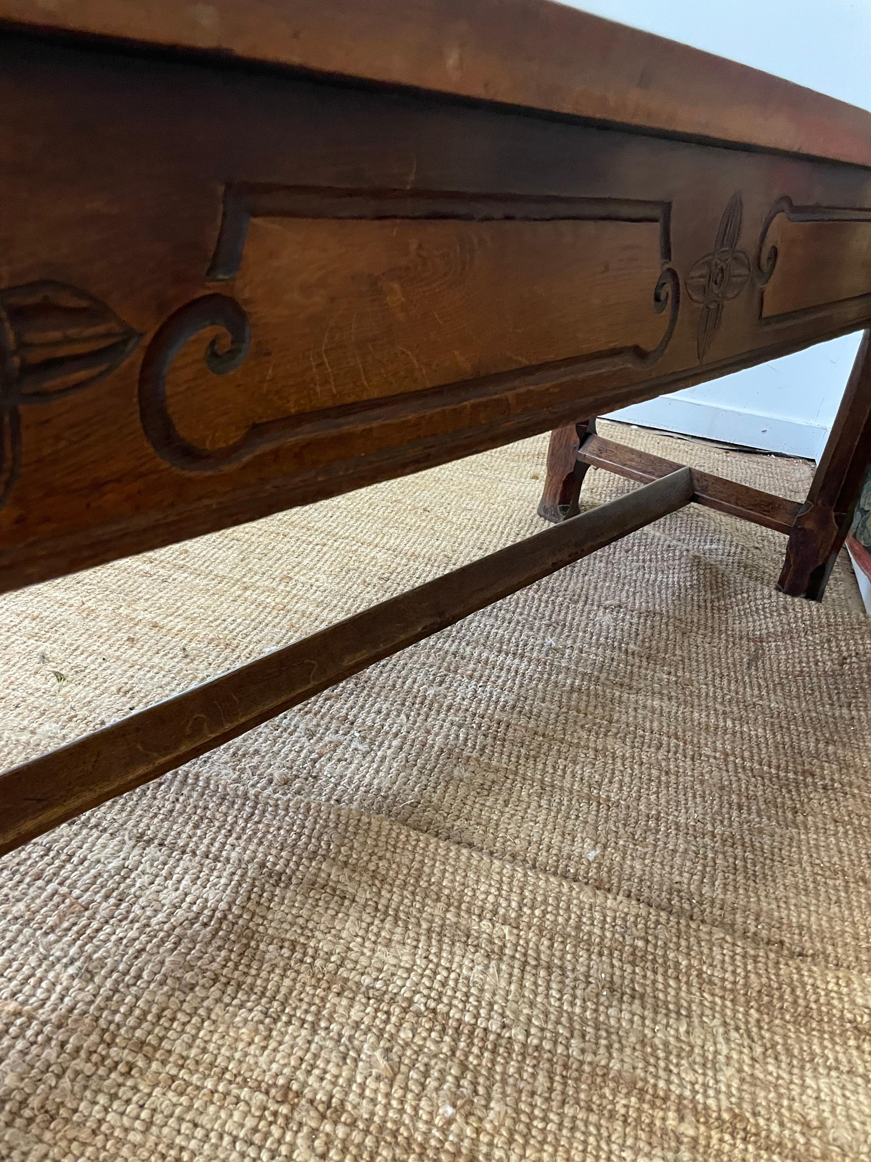 Superbe table de service / console en noyer du 19ème siècle 10ft en vente 13