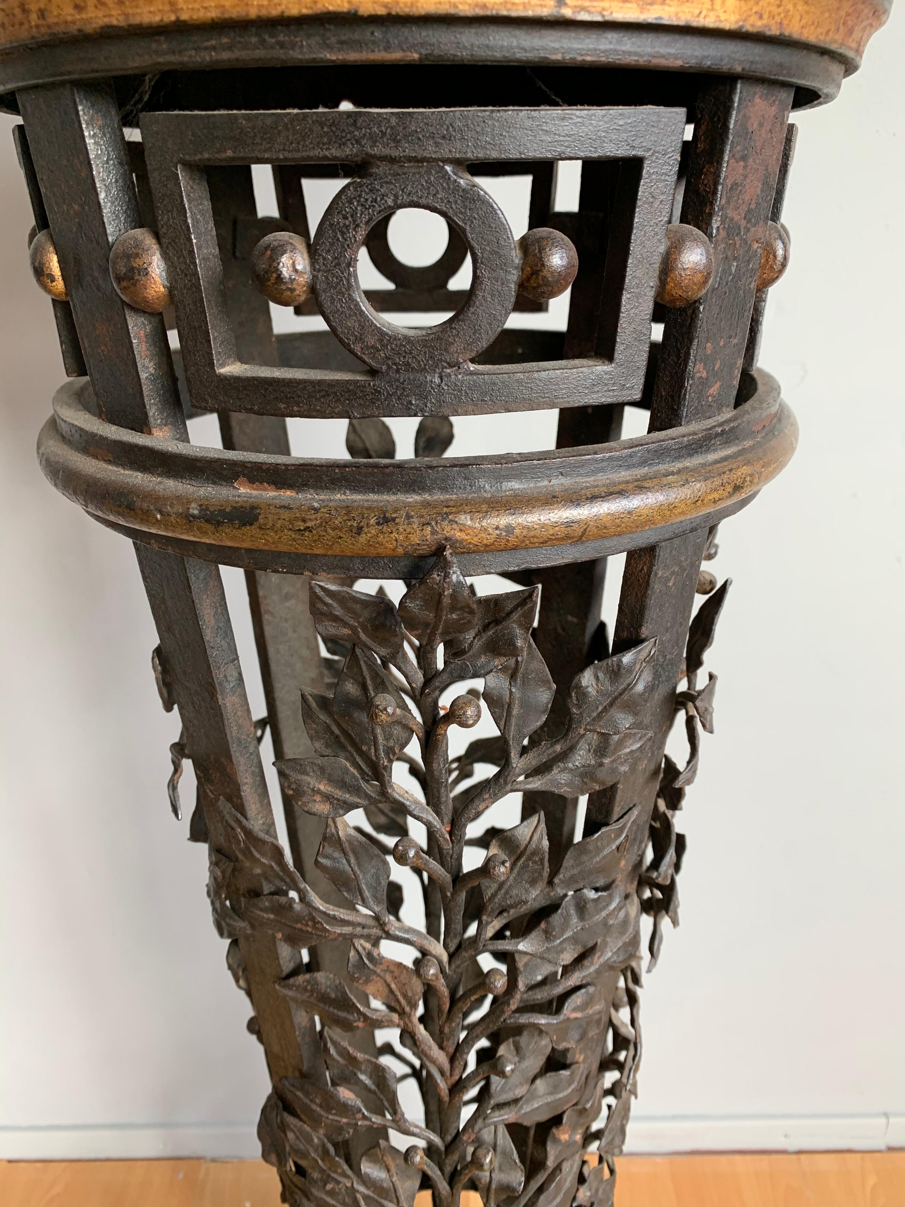 Stunning 19th Century Wrought Iron Newel Post Pedestal / Display Stand / Column In Excellent Condition In Lisse, NL