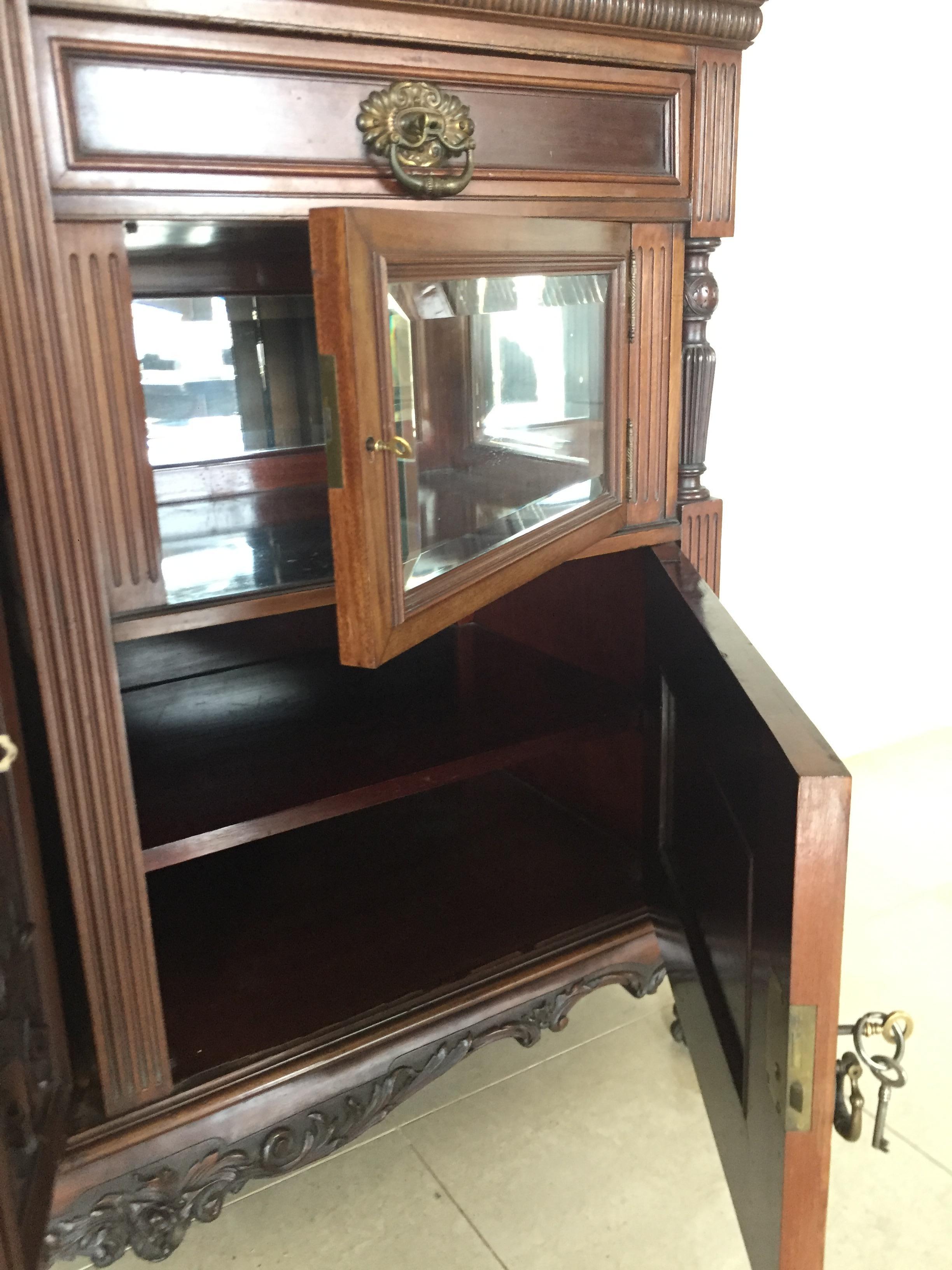  Chippendale Style Ball-Claw Mahogany Display Buffet with Marble, 19th Century In Good Condition For Sale In Valencia, Valencia