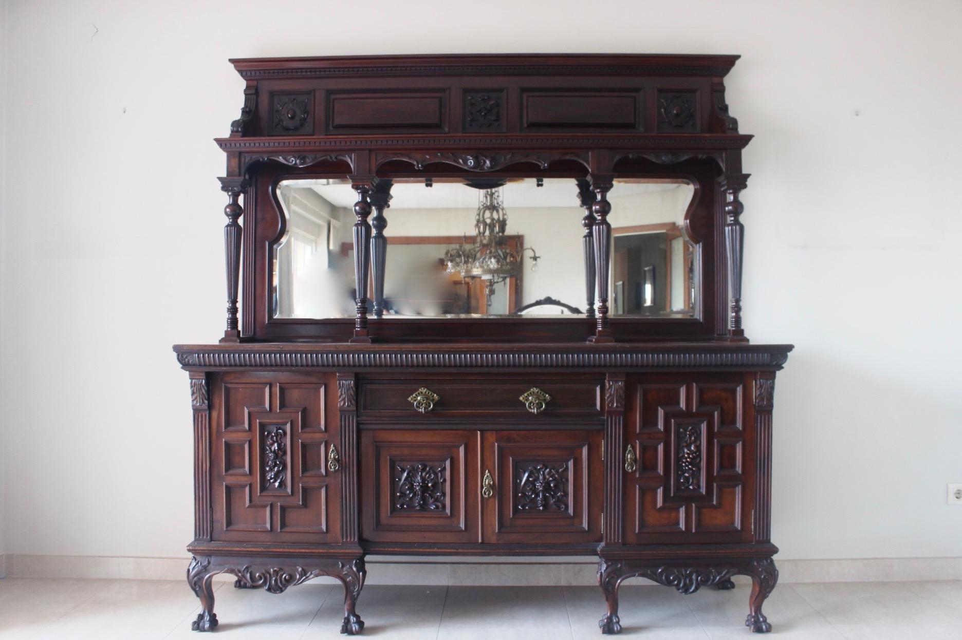 Chippendale Ball-Claw Mahogany Large Buffet with Mirror, 19th Century  In Excellent Condition For Sale In Valencia, Valencia