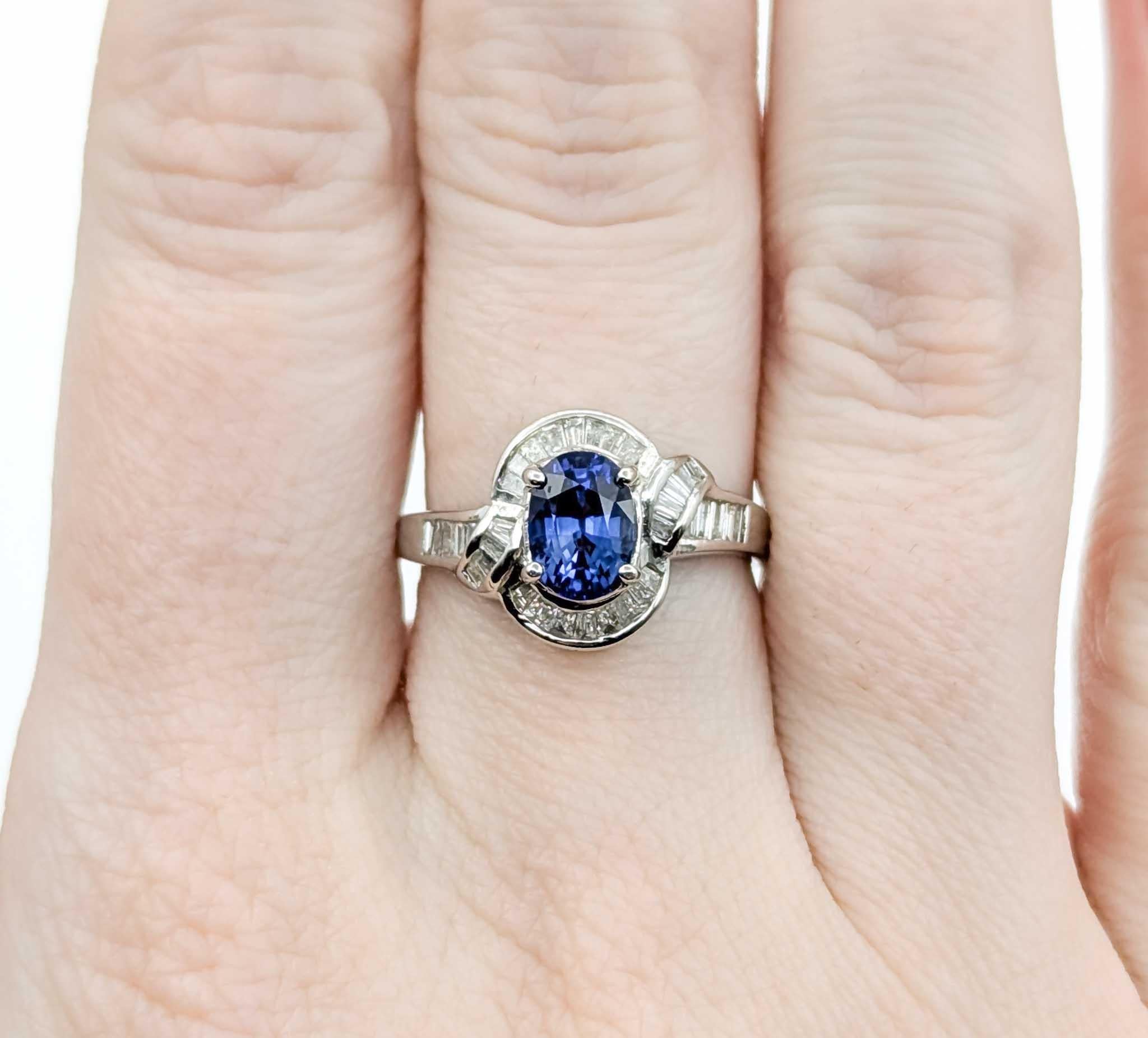 Stunning 1ct Sapphire & Diamond Halo Ring in White Gold In Excellent Condition For Sale In Bloomington, MN