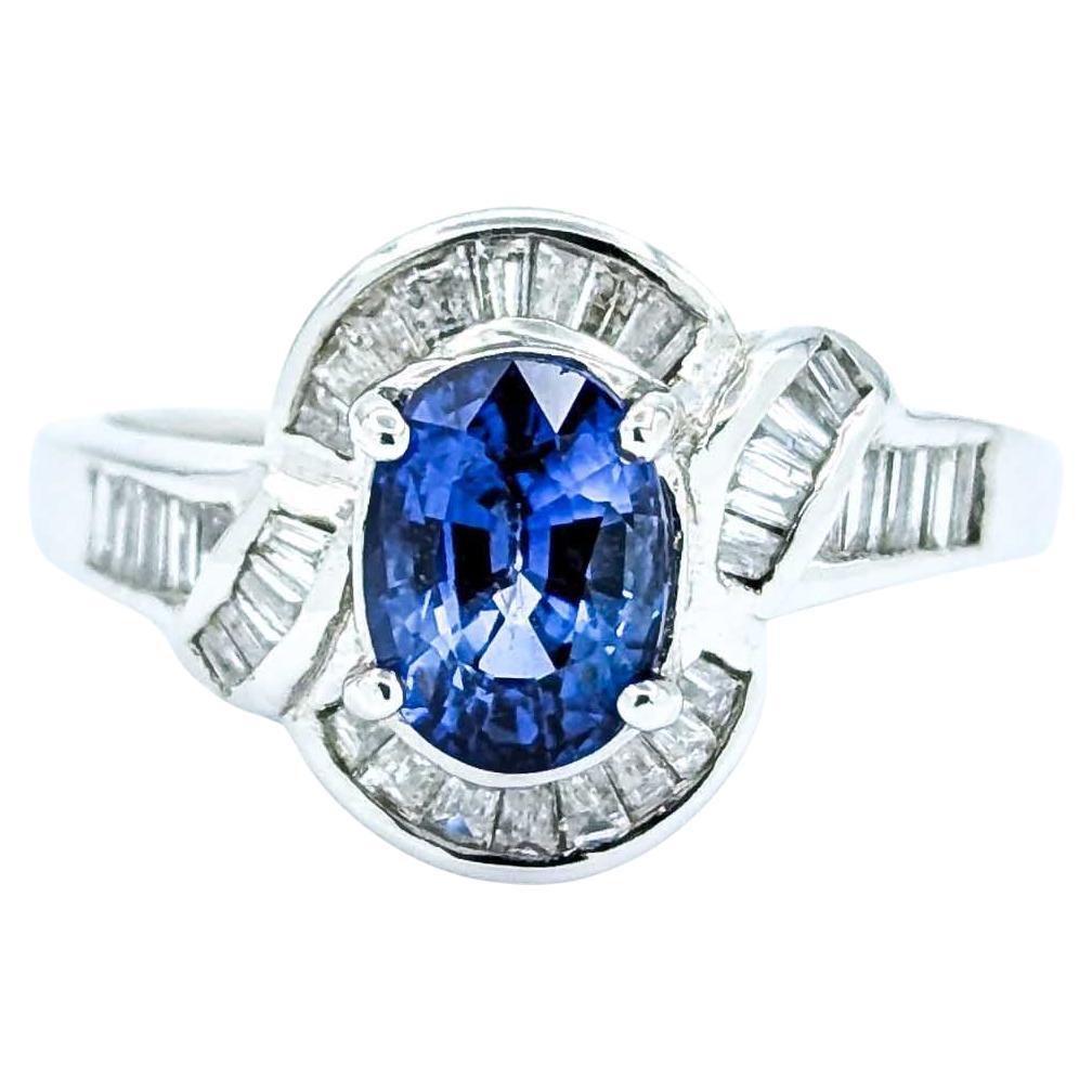 Impresionante Anillo Halo de Zafiro y Diamante de 1 ct en Oro Blanco