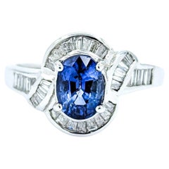 Impresionante Anillo Halo de Zafiro y Diamante de 1 ct en Oro Blanco