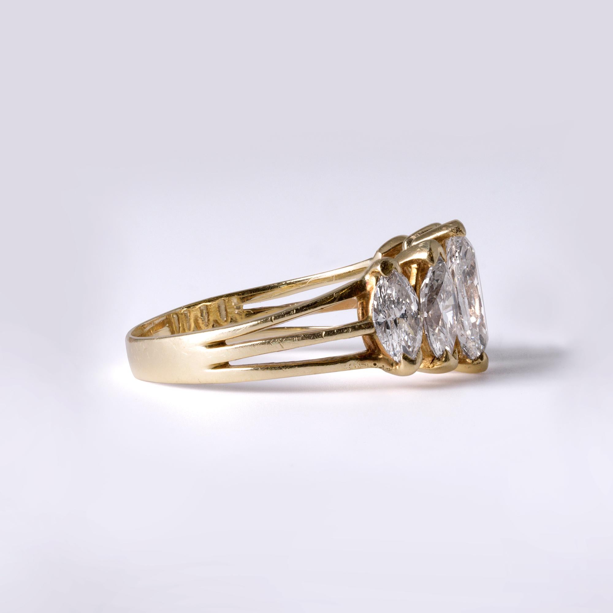 Artisan Superbe bague avec diamant marquise de 2 carats  Bague vintage à 5 pierres  Or jaune 14K en vente