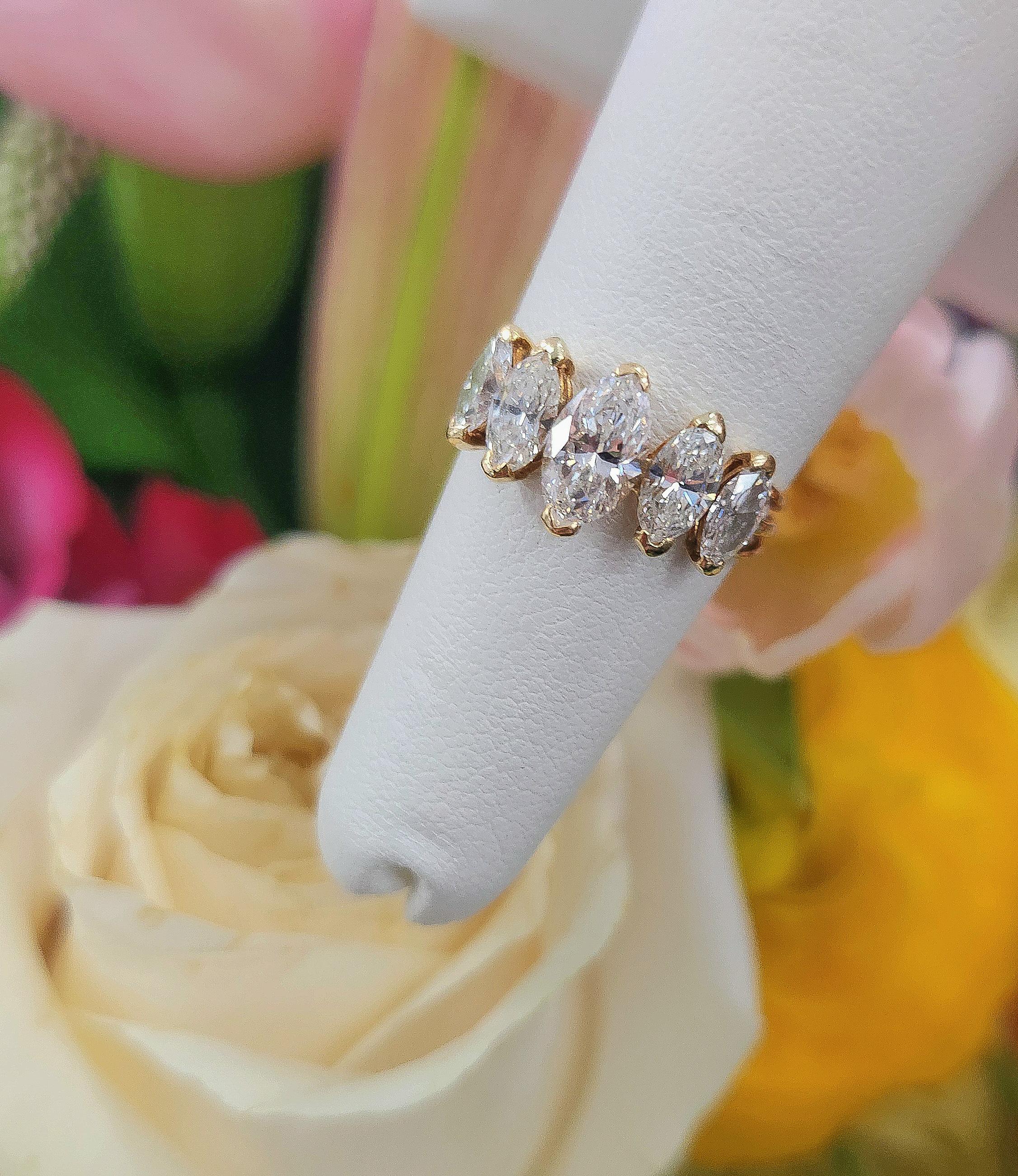Superbe bague avec diamant marquise de 2 carats  Bague vintage à 5 pierres  Or jaune 14K en vente 1