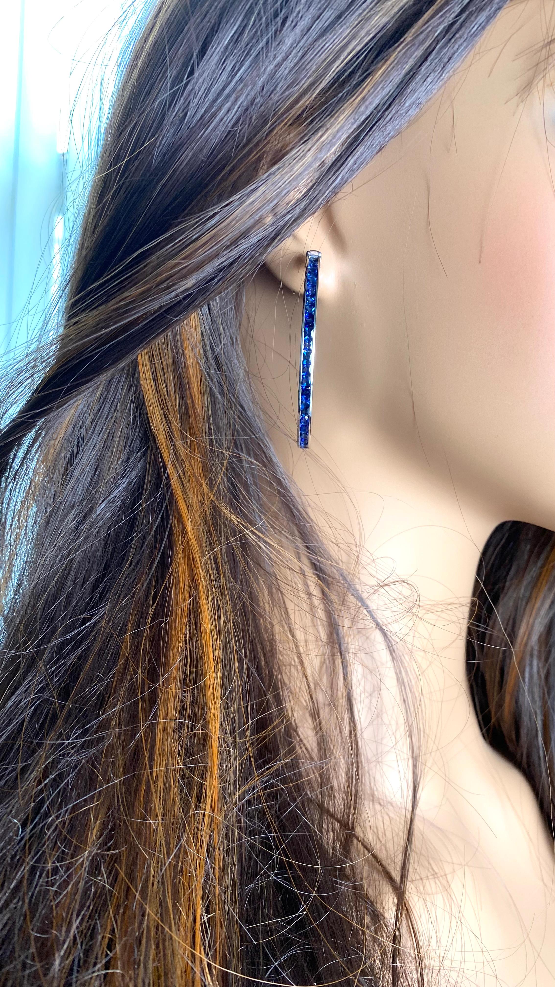 Contemporary Stunning 2 Inch Hoop Gold Earrings Meticulously Crafted Square Shaped Sapphires For Sale