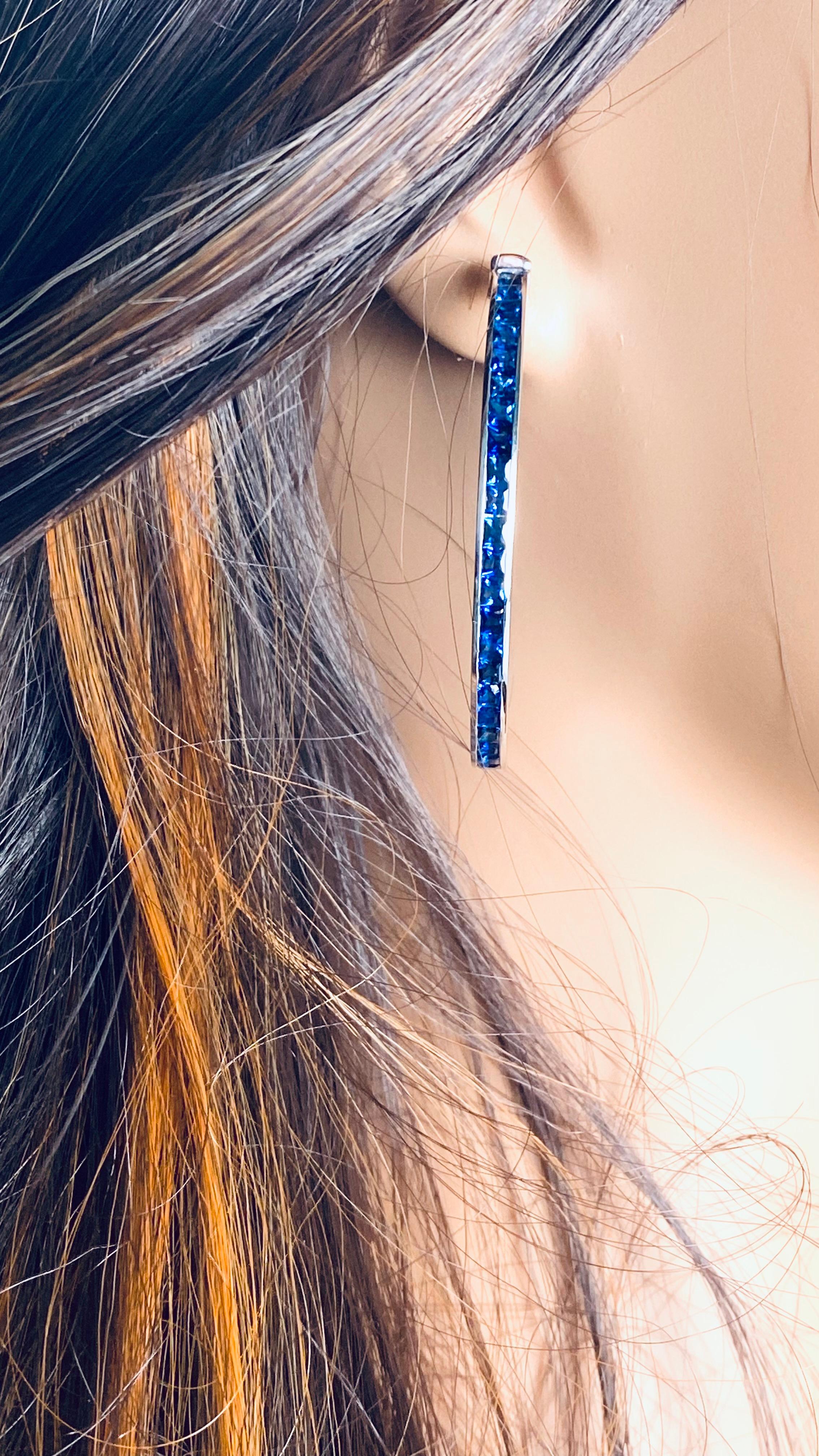 Stunning 2 Inch Hoop Gold Earrings Meticulously Crafted Square Shaped Sapphires In New Condition For Sale In New York, NY