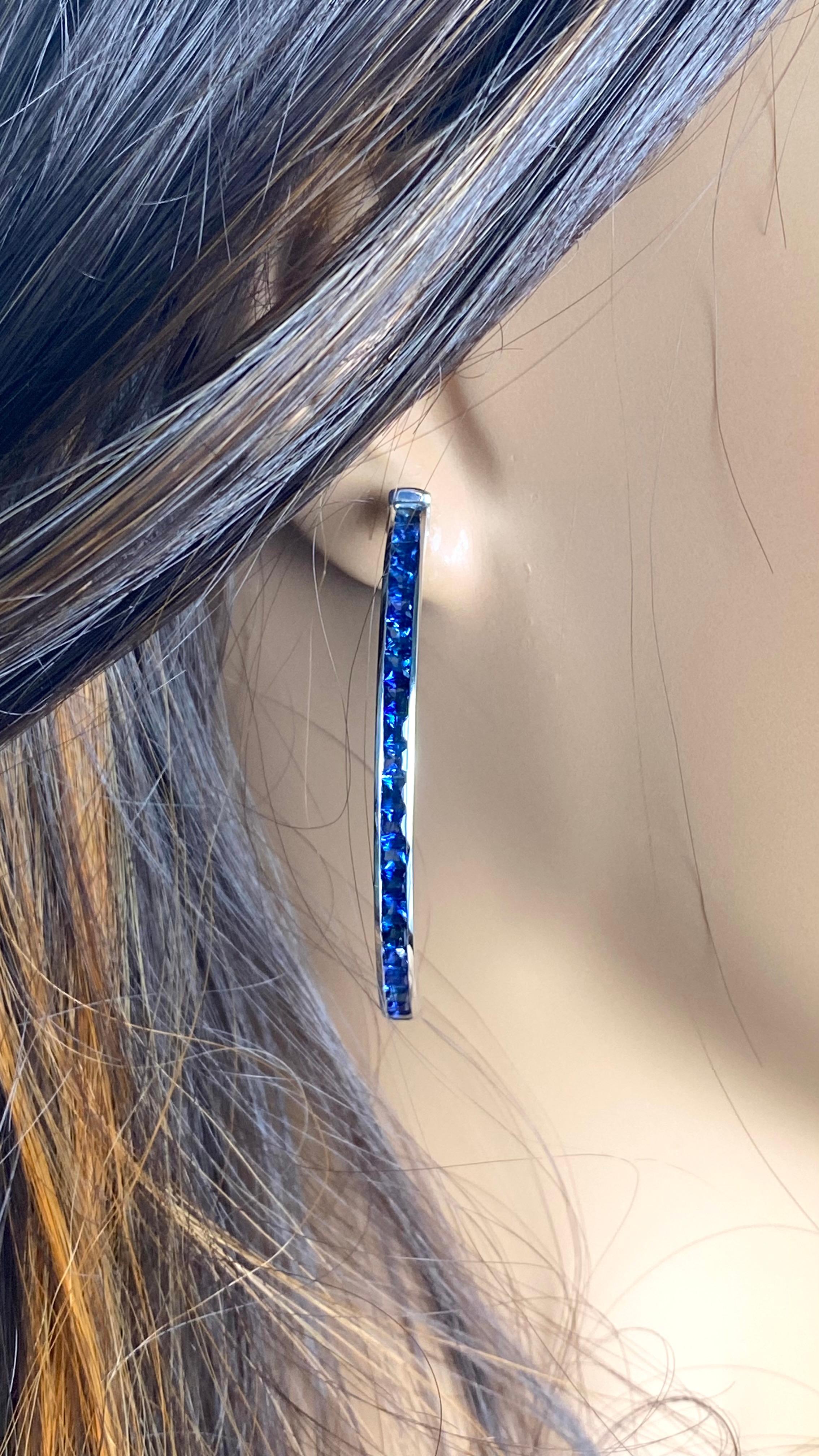 Stunning 2 Inch Hoop Gold Earrings Meticulously Crafted Square Shaped Sapphires For Sale 2