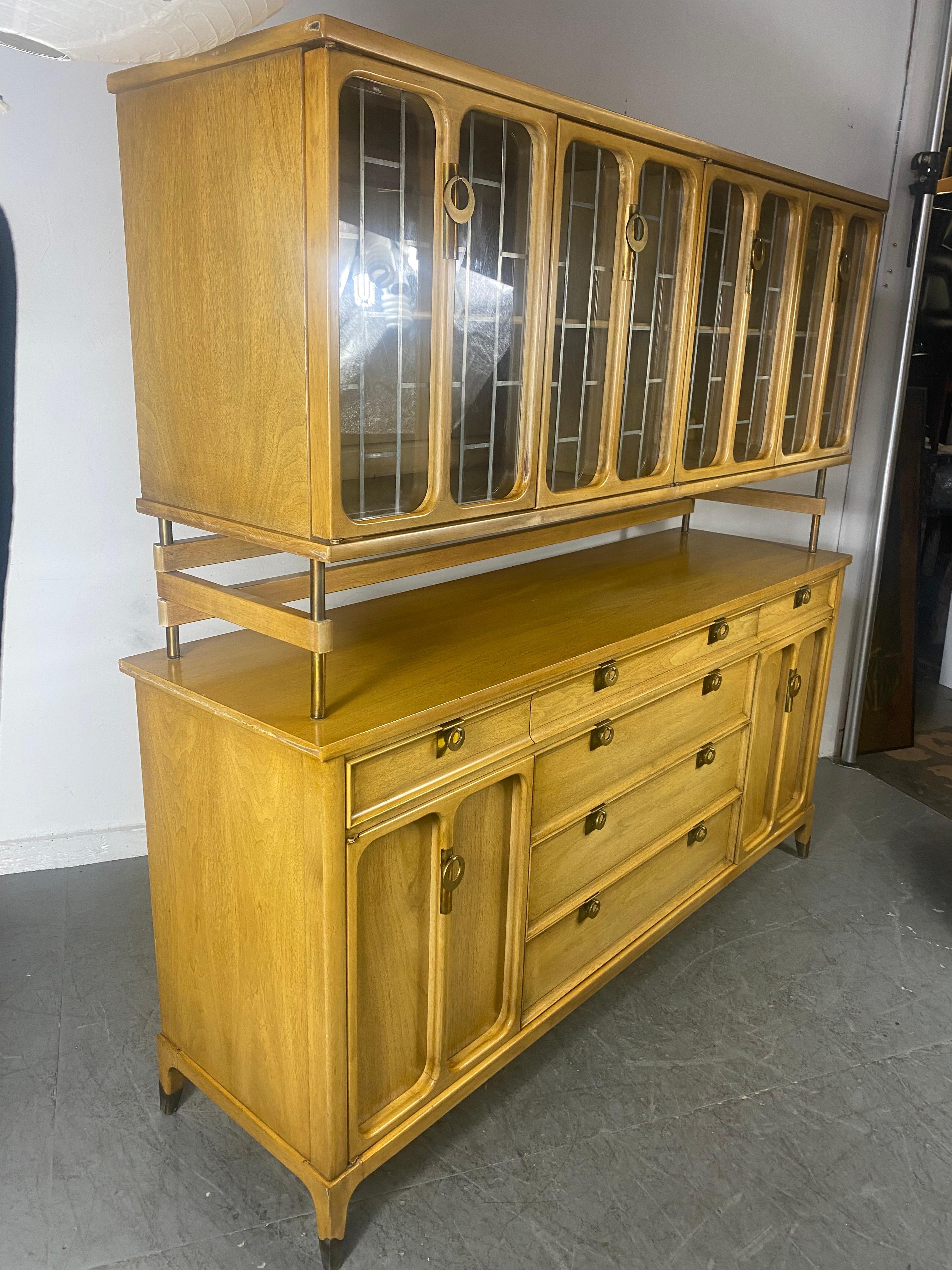 Stunning 2-piece modernist cabinet by William Hinn for White Fine Furniture In Good Condition In Buffalo, NY