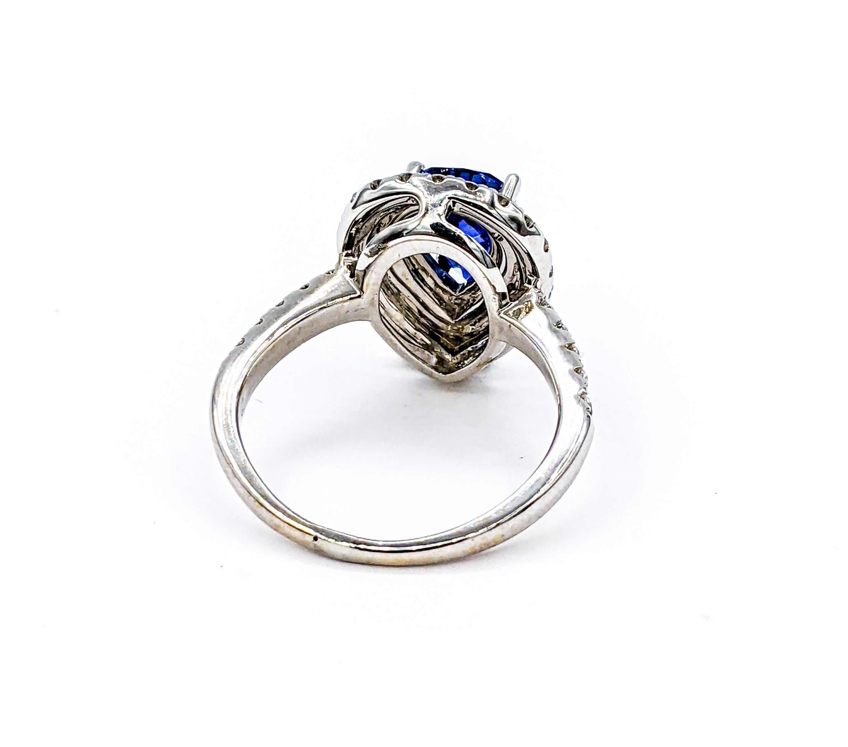 Stunning 2.00ct Sapphire & Diamond Cocktail Ring - 18K White Gold For Sale 2