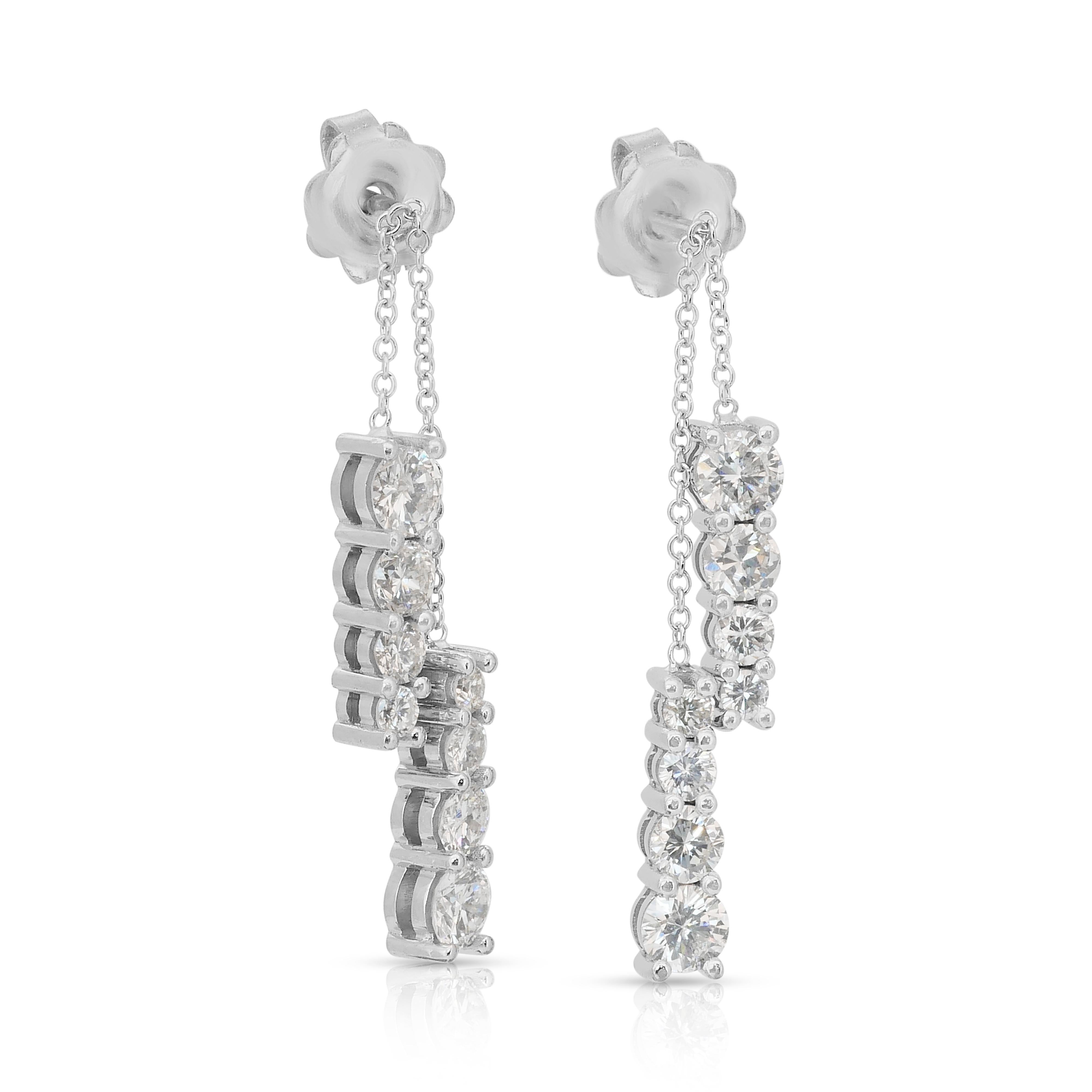 Stunning 2.01ct Diamonds Drop Earrings in 18k White Gold - IGI Certified

Understated yet undeniably elegant, these 18K white gold drop earrings feature a stunning 2.01ct round diamond that radiates refined brilliance. These earrings offer a