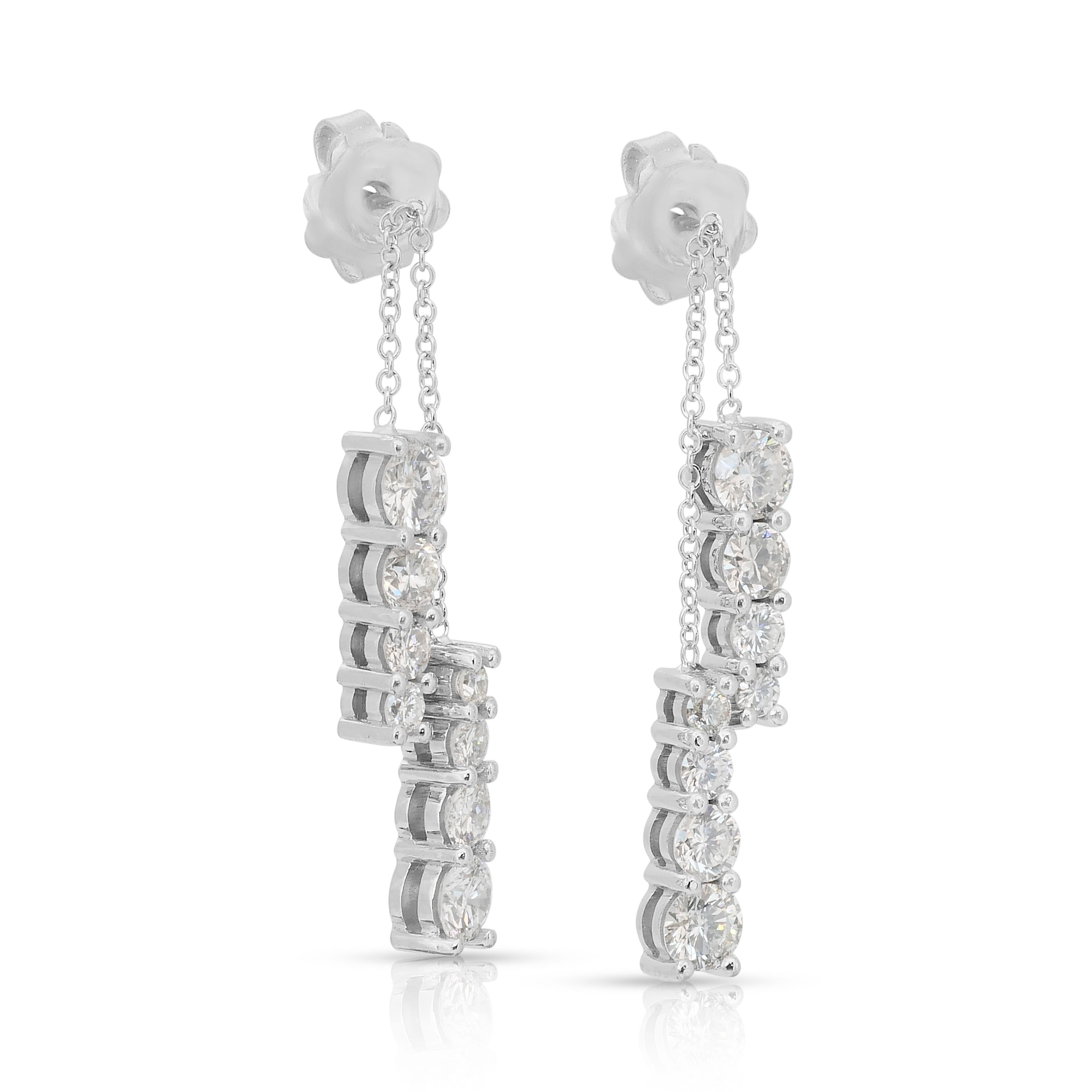Stunning 2.01ct Diamonds Drop Earrings in 18k White Gold - IGI Certified In New Condition For Sale In רמת גן, IL
