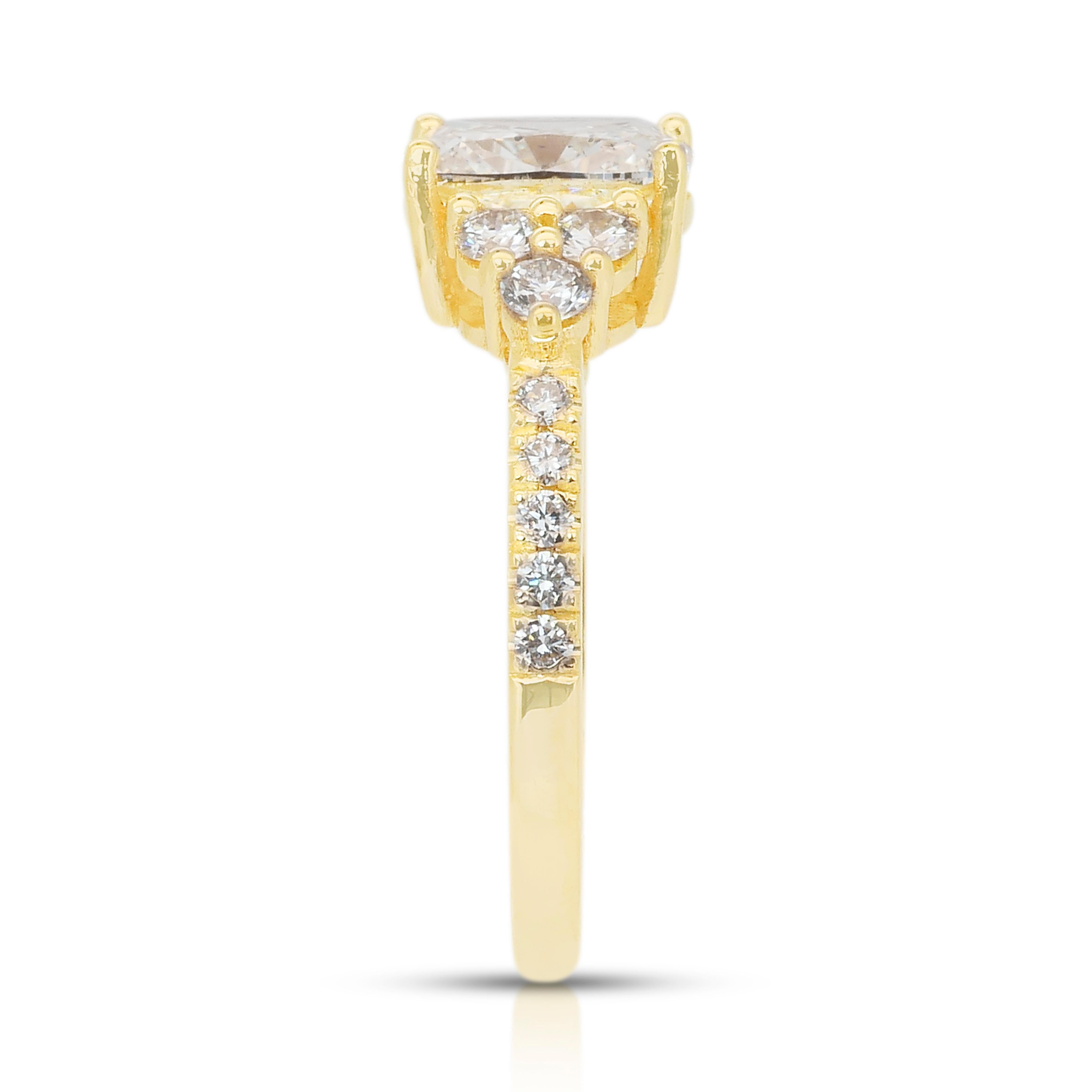 Superbe bague en or jaune 18 carats avec pavé de 2,06 ct de diamants - certifié IGI en vente 2