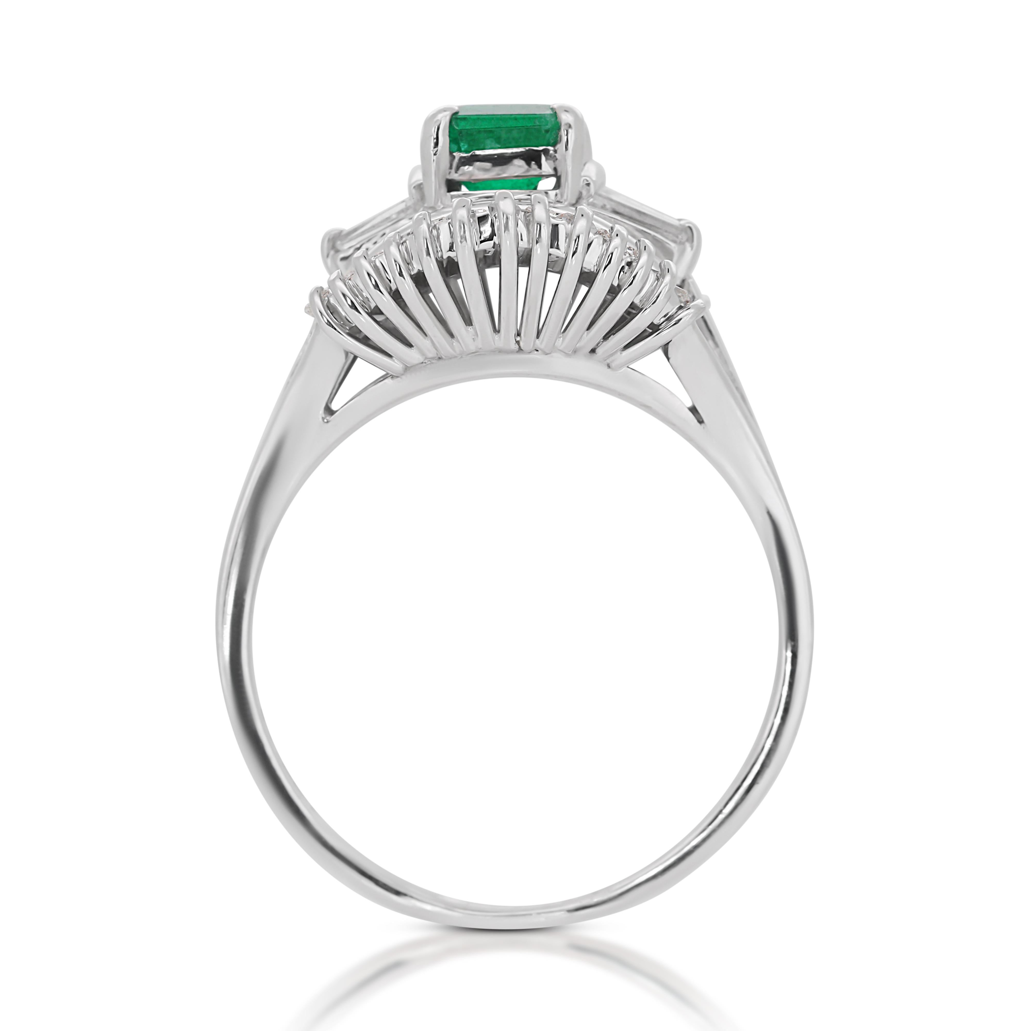 Stunning 2.08ct Emerald and Diamonds Halo Ring in 18k White Gold - IGI Certified For Sale 1