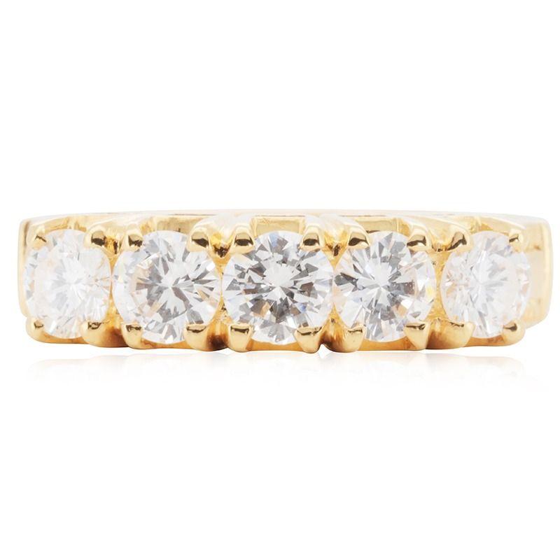 A beautiful ring with a dazzling 0.8 carat round brilliant diamond. The jewelry is made of 20k yellow gold with a high quality polish. It comes with NGI certificate and a fancy jewelry box.

Main Stone:
5 diamond main stone of 0.8 carat
cut: round