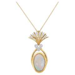 Stunning 20k Yellow Gold Necklace with Natural Opal