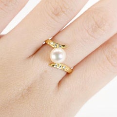 Atemberaubende Akoya-Perle aus 18 Karat Gelbgold 0,06 Karat