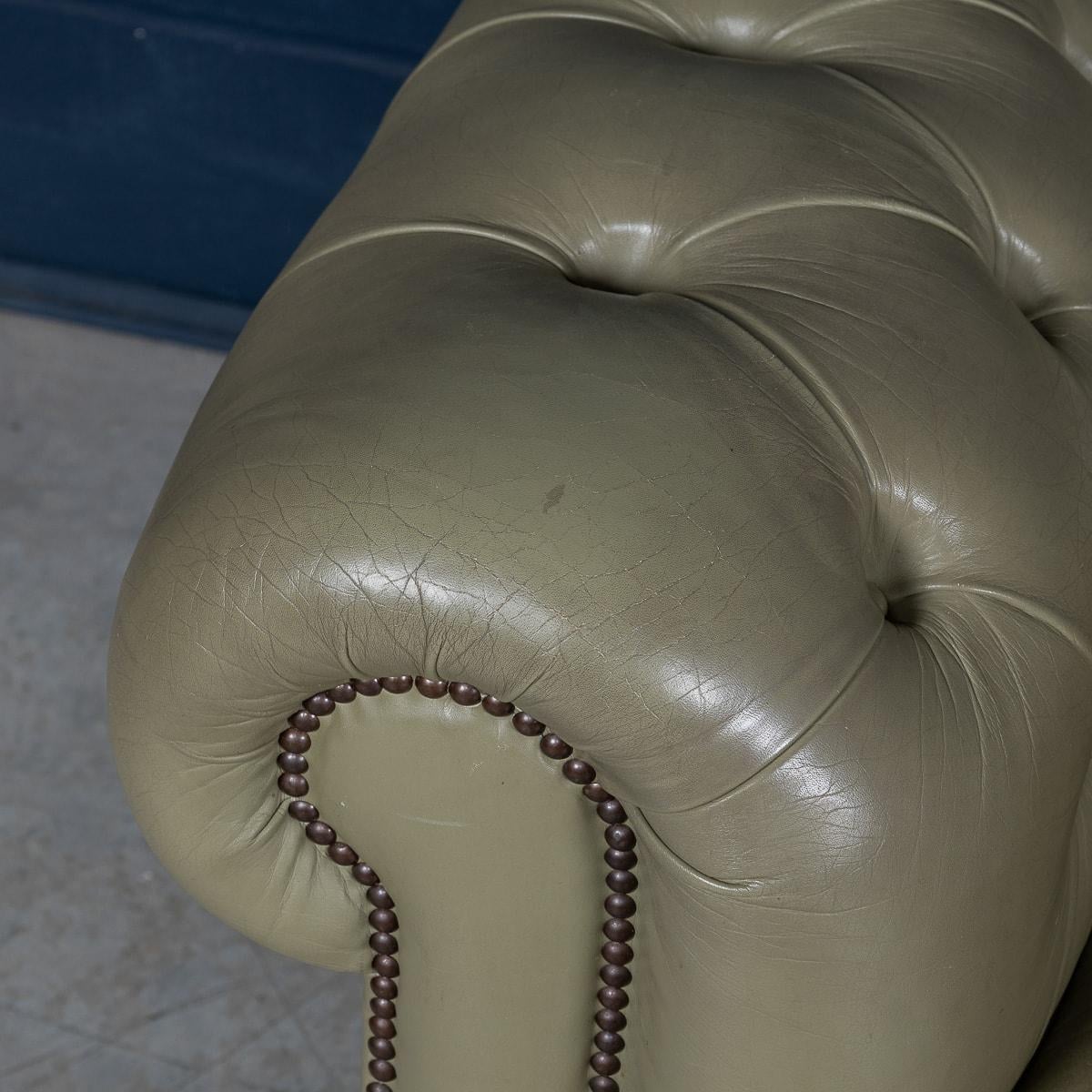 Stunning 20th Century English Olive Green Leather Chesterfield Sofa For Sale 7
