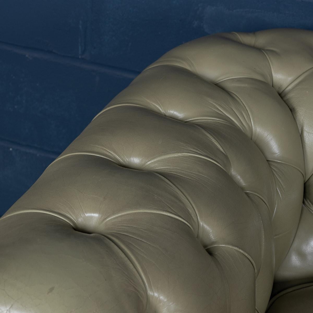 Stunning 20th Century English Olive Green Leather Chesterfield Sofa For Sale 8