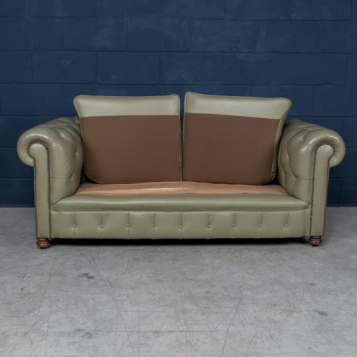 Stunning 20th Century English Olive Green Leather Chesterfield Sofa For Sale 3