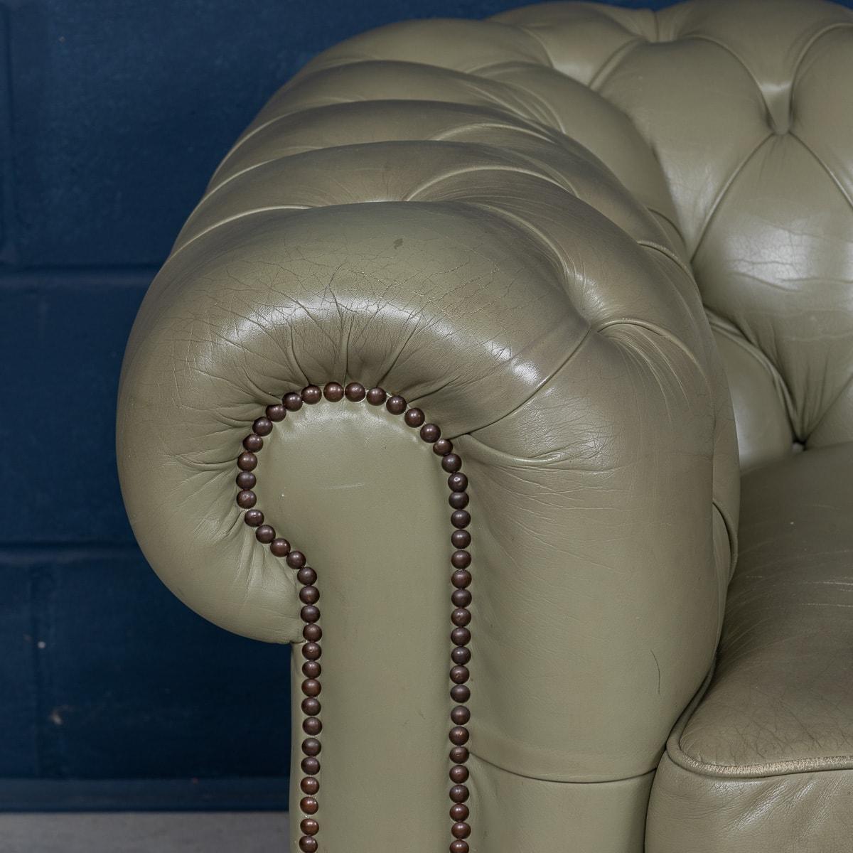 Stunning 20th Century English Olive Green Leather Chesterfield Sofa For Sale 4