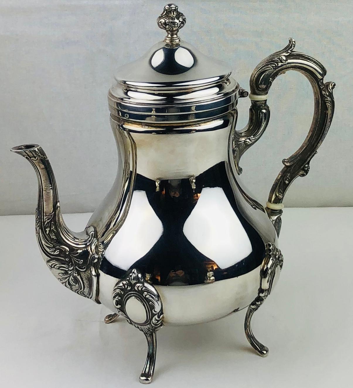 Servizio da tè e caffè in argento a cinque pezzi del XX secolo in vendita 3