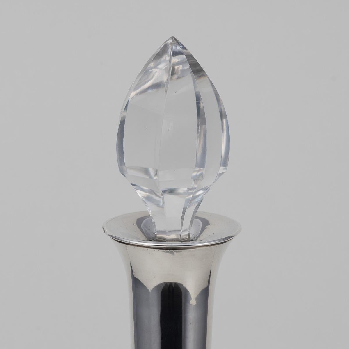 Stupendo decanter in argento massiccio e vetro tagliato Art Deco francese del XX secolo, 1920 ca. In condizioni buone in vendita a Royal Tunbridge Wells, Kent
