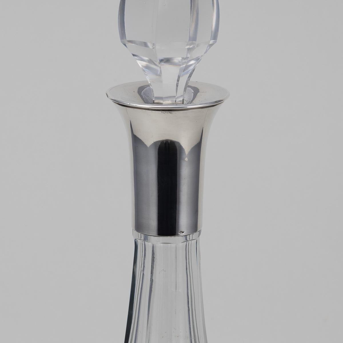 Argento Stupendo decanter in argento massiccio e vetro tagliato Art Deco francese del XX secolo, 1920 ca. in vendita