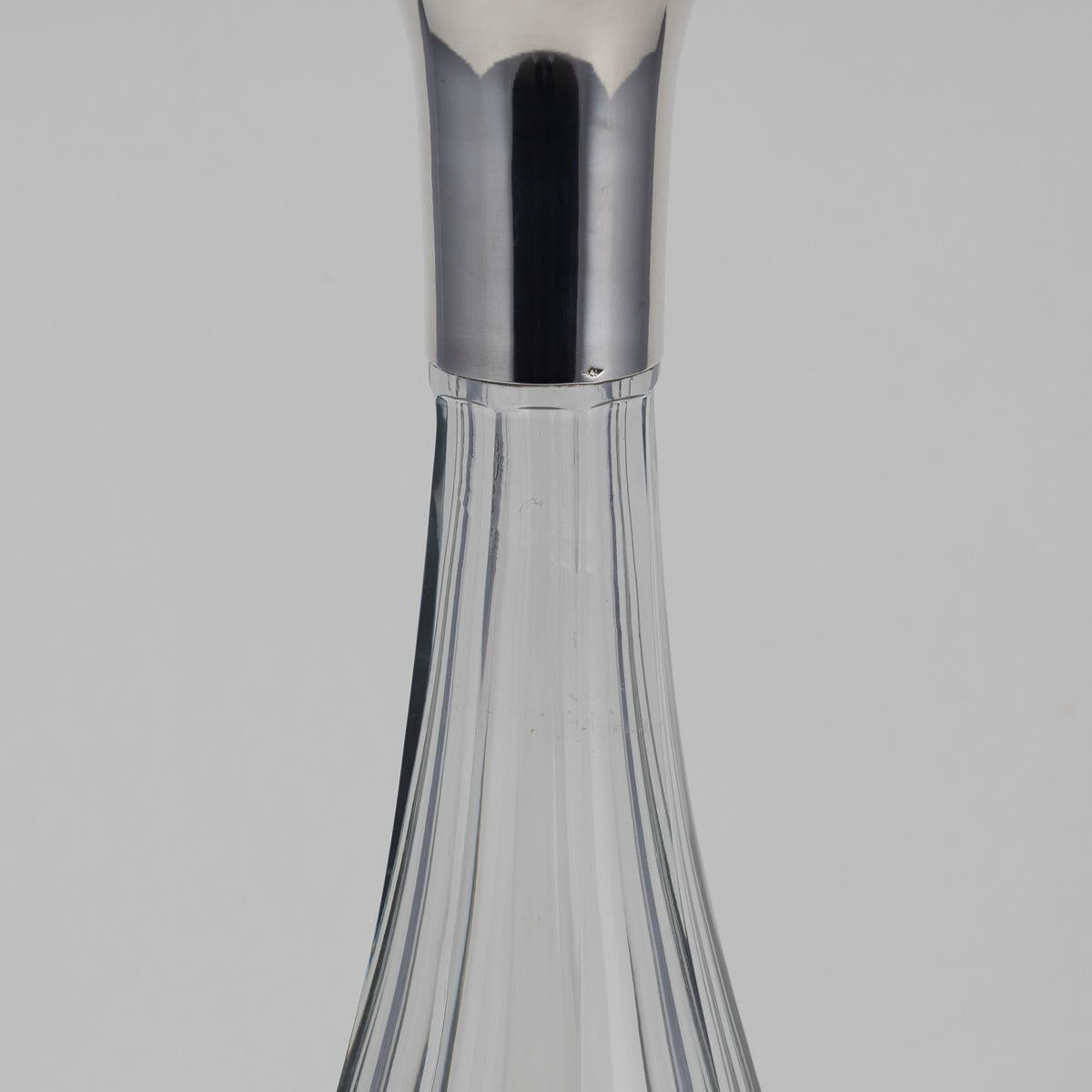 Stupendo decanter in argento massiccio e vetro tagliato Art Deco francese del XX secolo, 1920 ca. in vendita 1