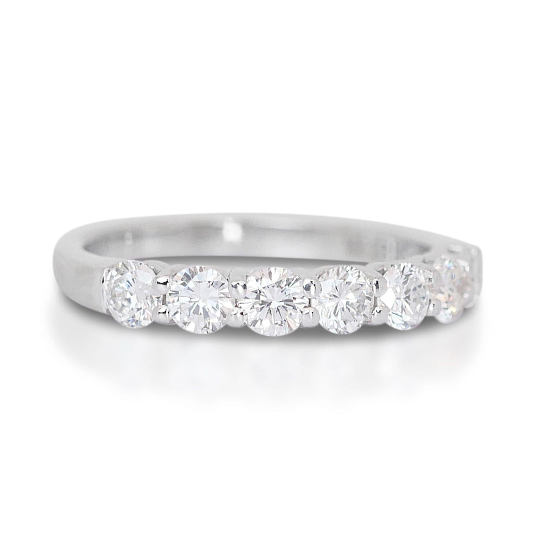 Stupendo anello con 7 pietre in oro bianco 18 carati con triplo diamante eccellente a taglio ideale da 2,11 carati - certificato GIA

Adornati di una brillantezza e di una raffinatezza senza pari con questo magnifico anello a 7 pietre in oro bianco