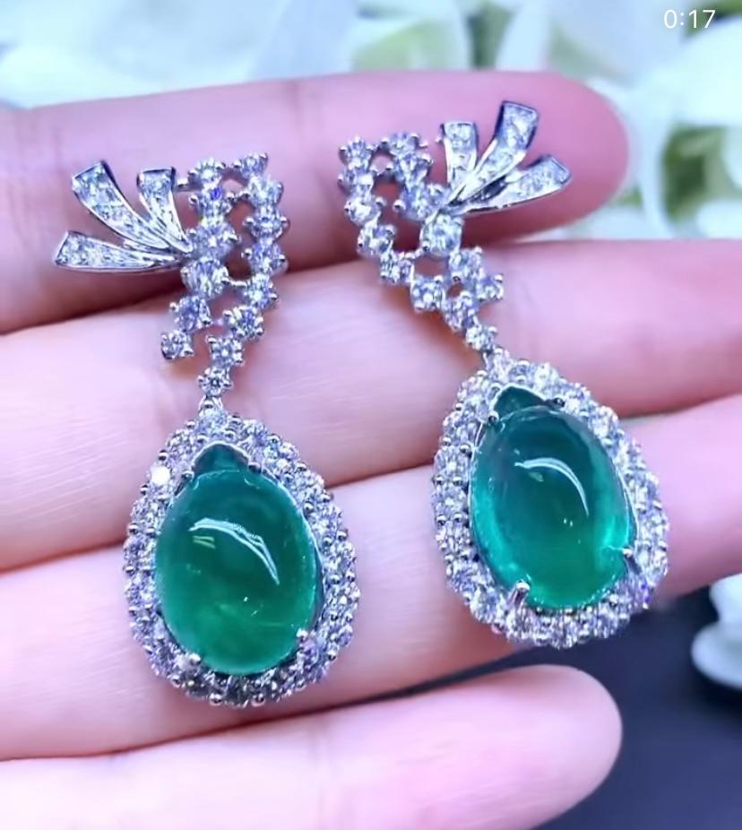 AIG Certified 17.78 Ct Zambia Emeralds 3.94 Ct Diamonds 18k Gold Earrings  In New Condition For Sale In Massafra, IT