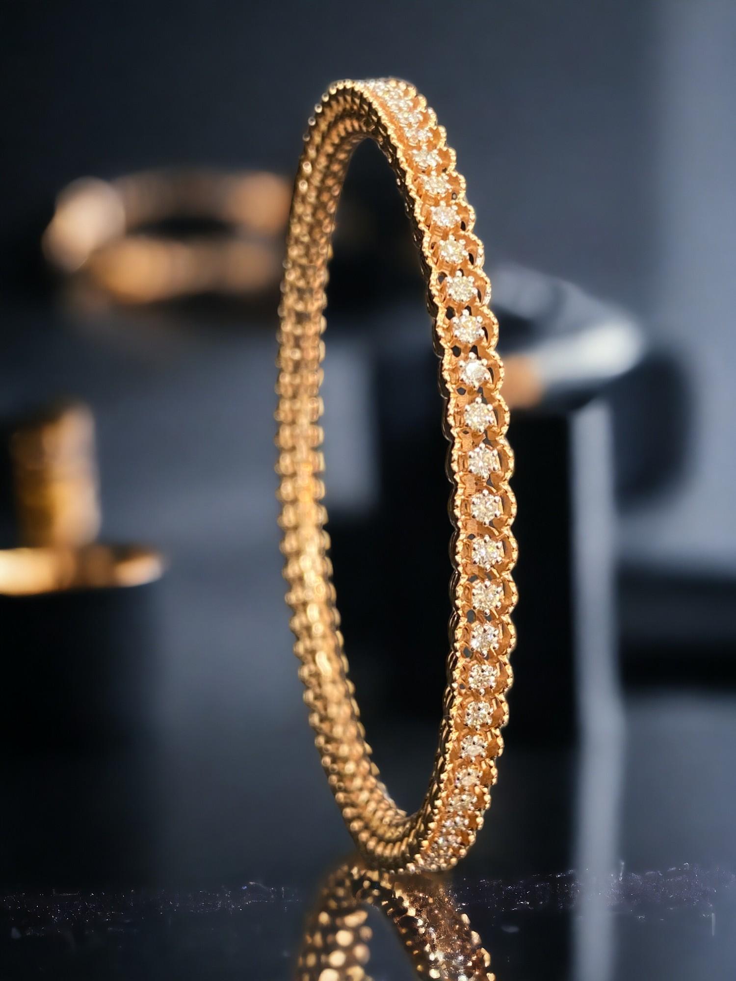 These Stunning Bangle Bracelets feature Exquisite 2.20 Carats F/VS1 Round Brilliant Cut Natural Diamonds in 18K Rose Gold, adding a touch of sophistication to any ensemble!

Specifications : 

Diamond Weight : 2.20 Carats
Diamond Shape :